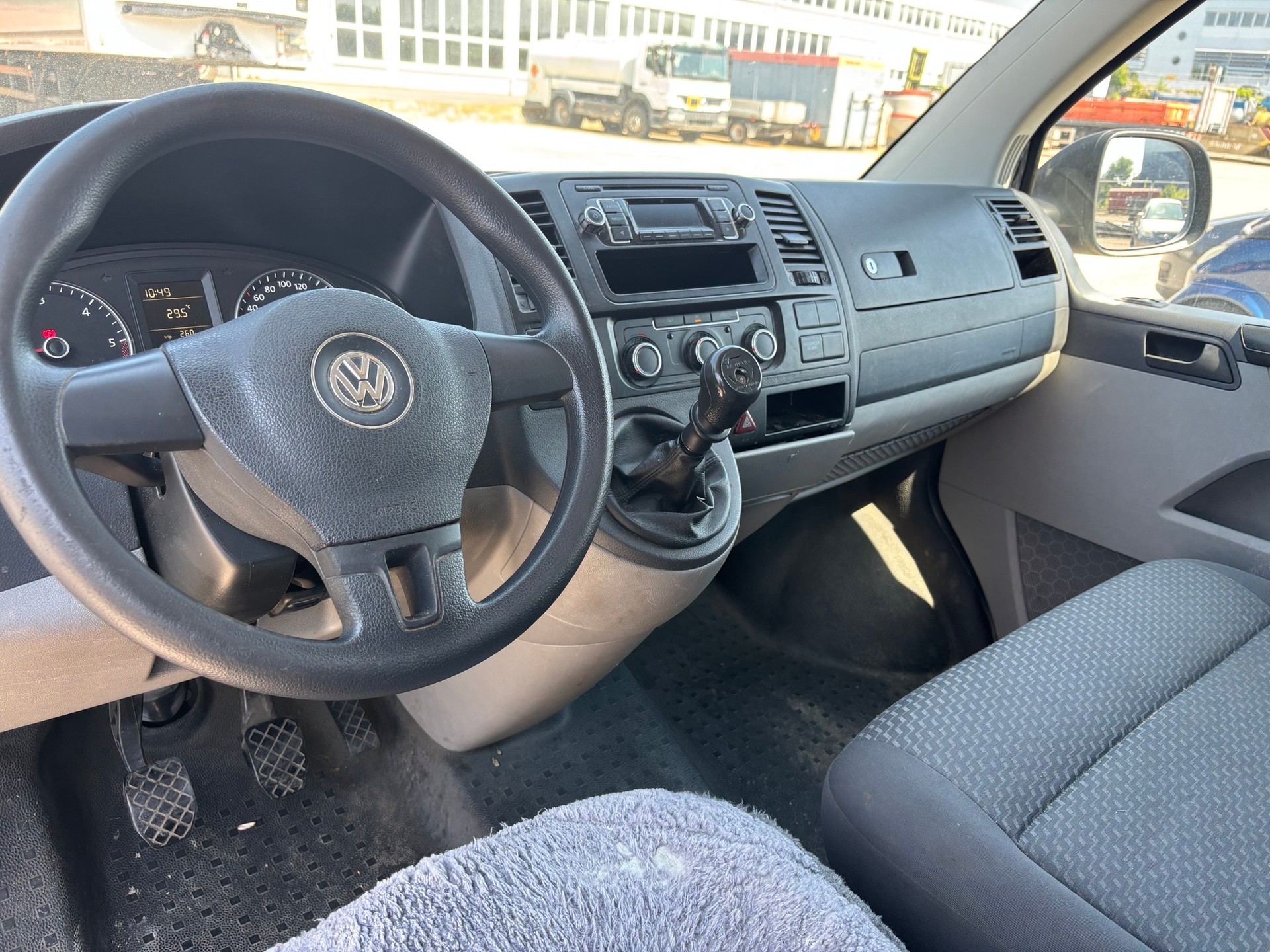 VW T5 2.0 TDI-image-5