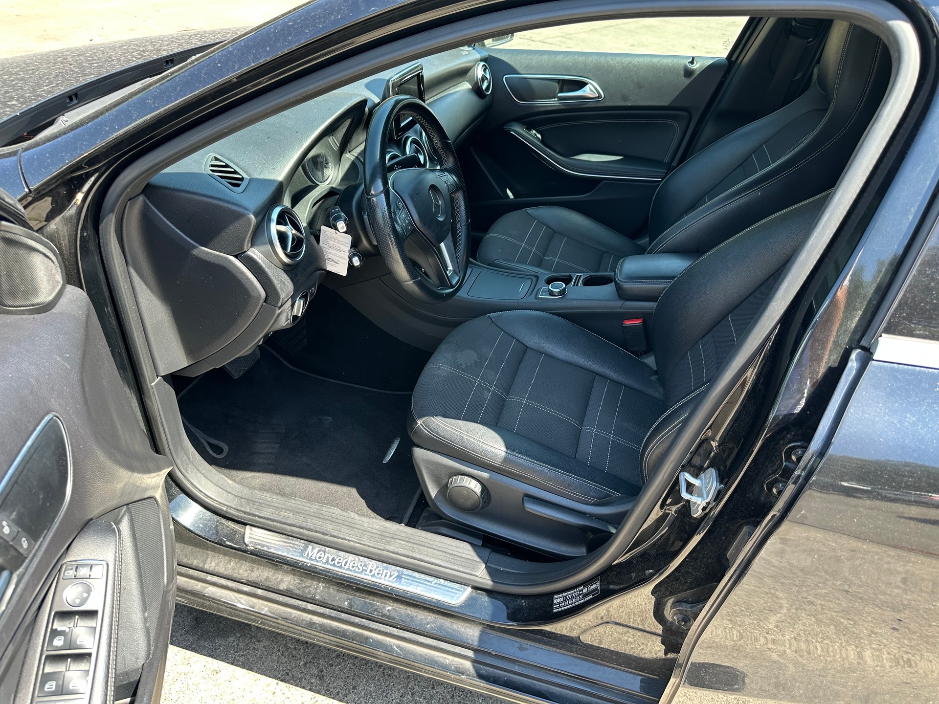 MERCEDES-BENZ A 180 Urban 7G-DCT-image-10