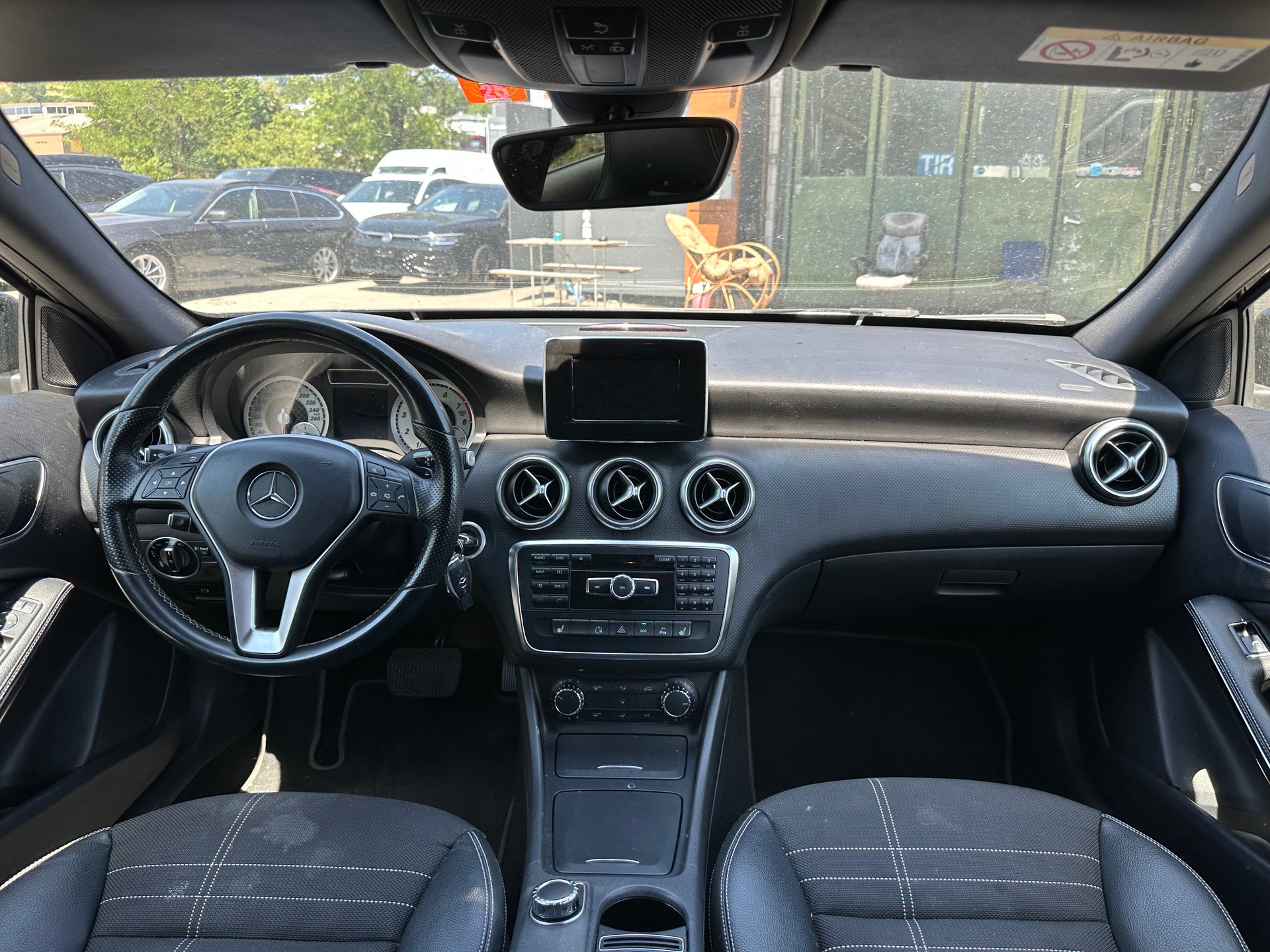 MERCEDES-BENZ A 180 Urban 7G-DCT-image-12