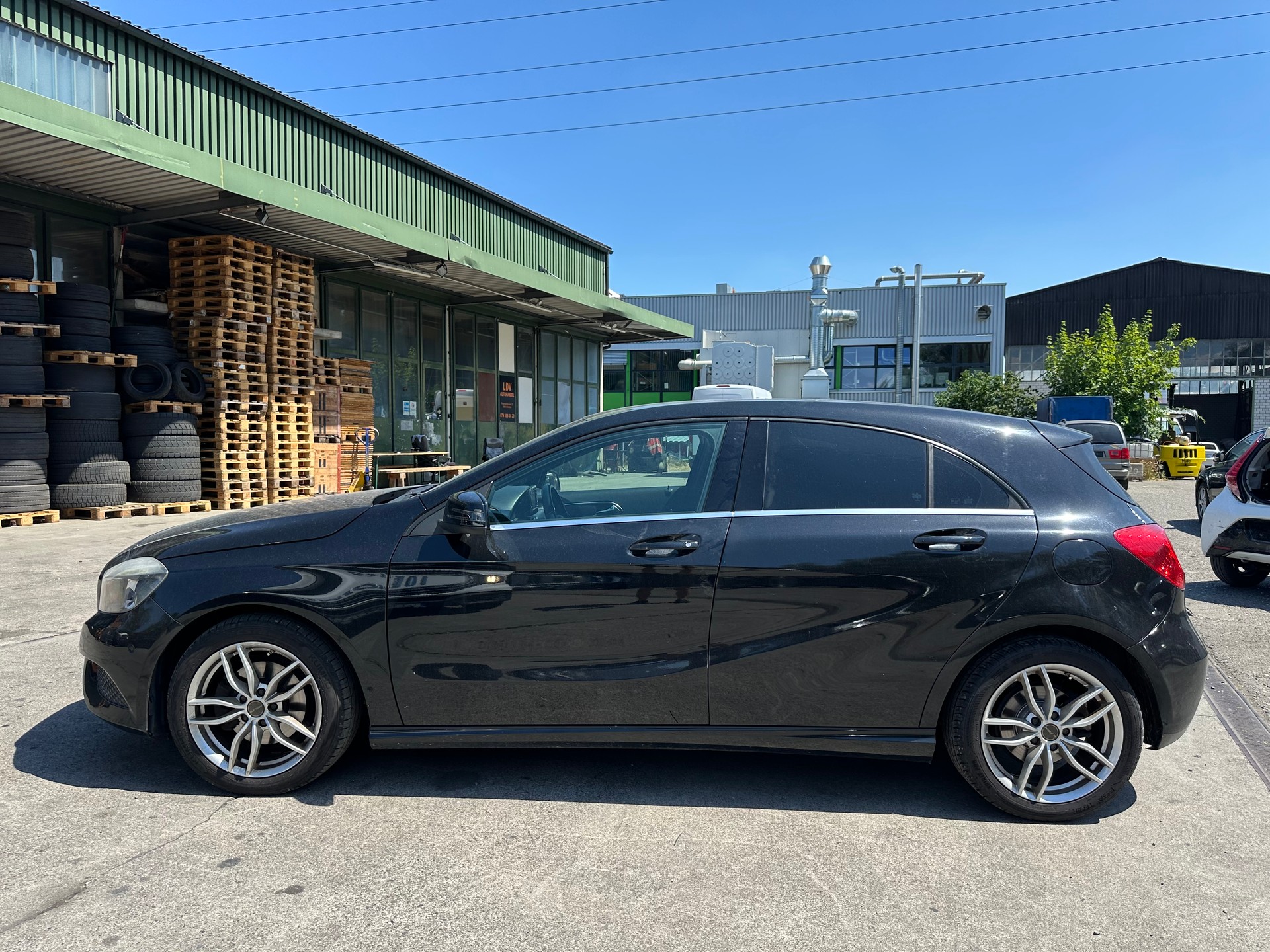 MERCEDES-BENZ A 180 Urban 7G-DCT-image-2