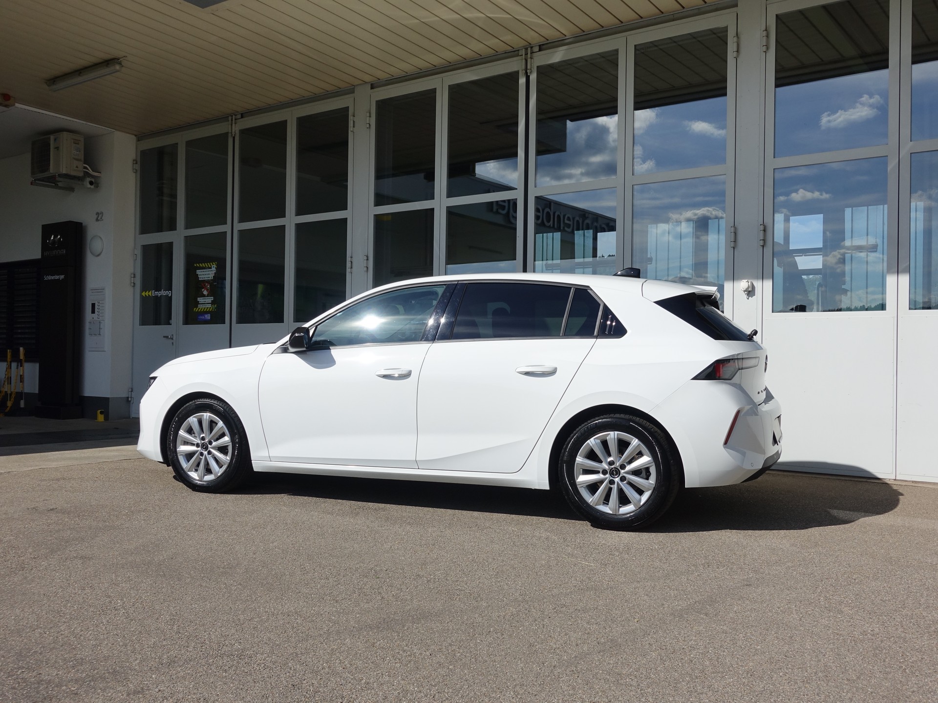 OPEL Astra 1.2i MHEV Edition Automat-image-2