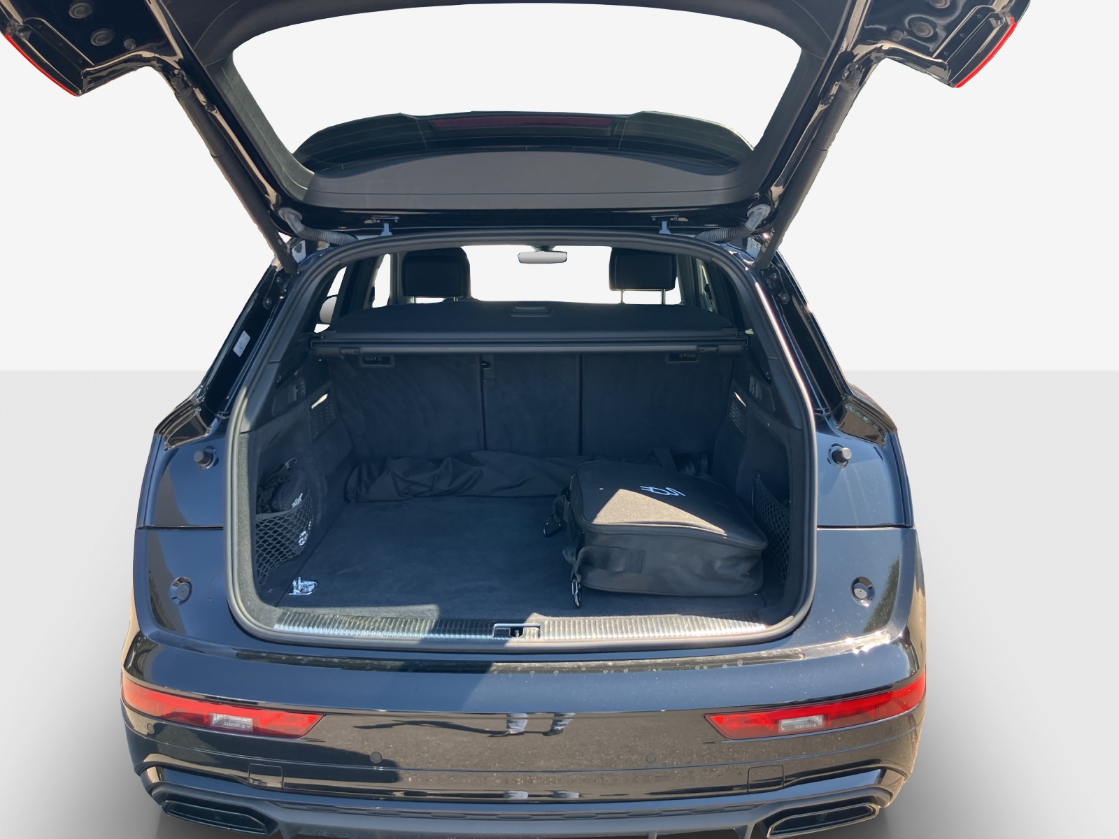 AUDI Q5 50 TFSI e PHEV Black Edition quattro S-tronic-image-12