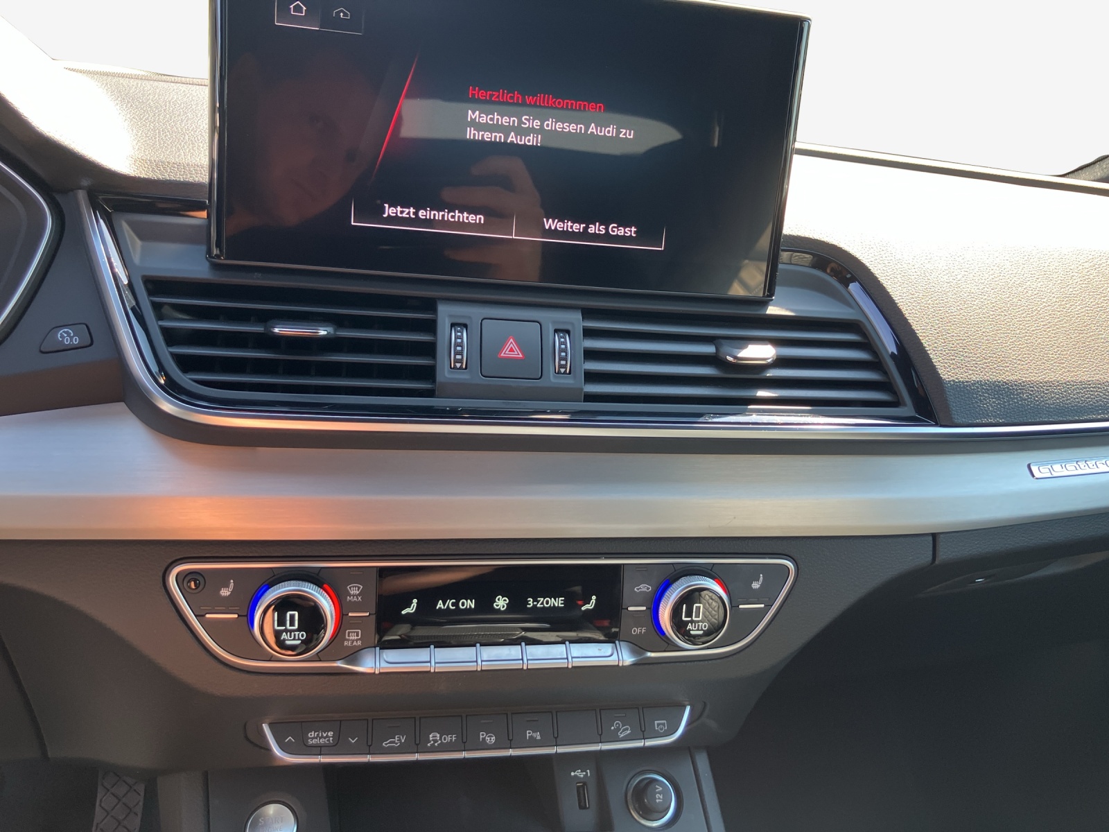 AUDI Q5 50 TFSI e PHEV Black Edition quattro S-tronic-image-10