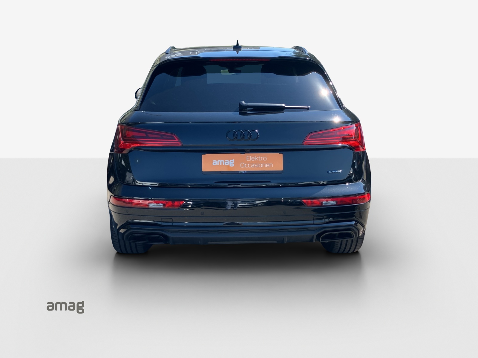 AUDI Q5 50 TFSI e PHEV Black Edition quattro S-tronic-image-3
