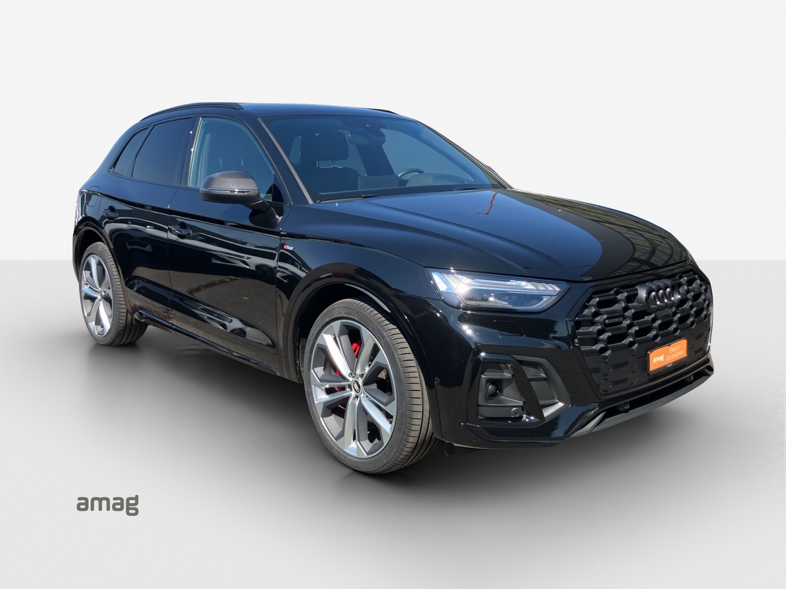 AUDI Q5 50 TFSI e PHEV Black Edition quattro S-tronic-image-5