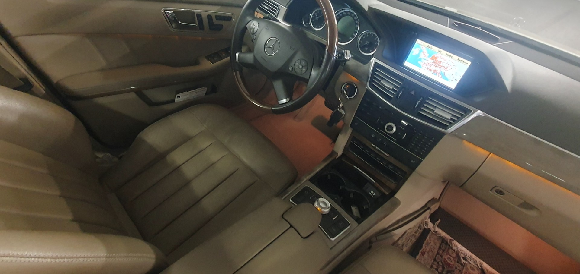 MERCEDES-BENZ E 350 Elégance 4Matic 7G-Tronic-image-9