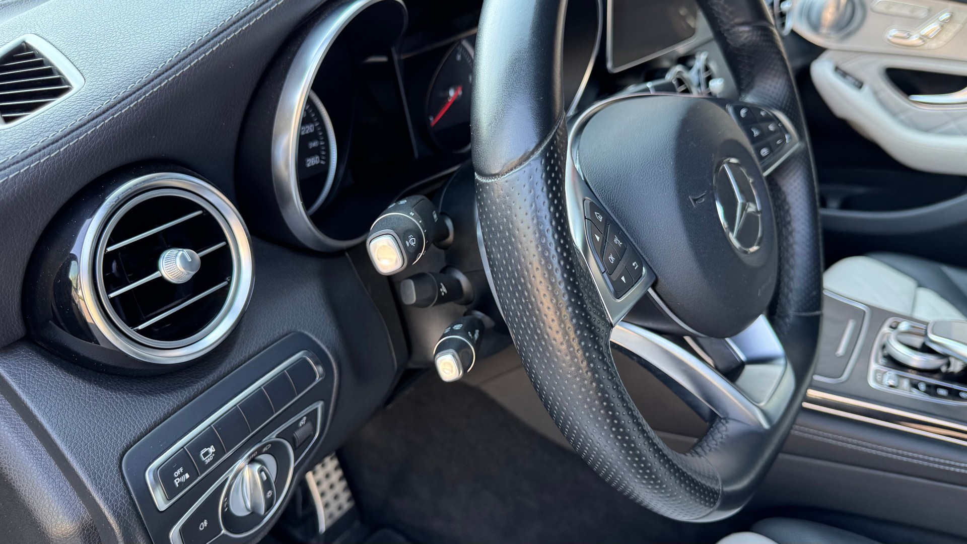 MERCEDES-BENZ GLC Coupé 350 d AMG Line 4Matic 9G-Tronic-image-16