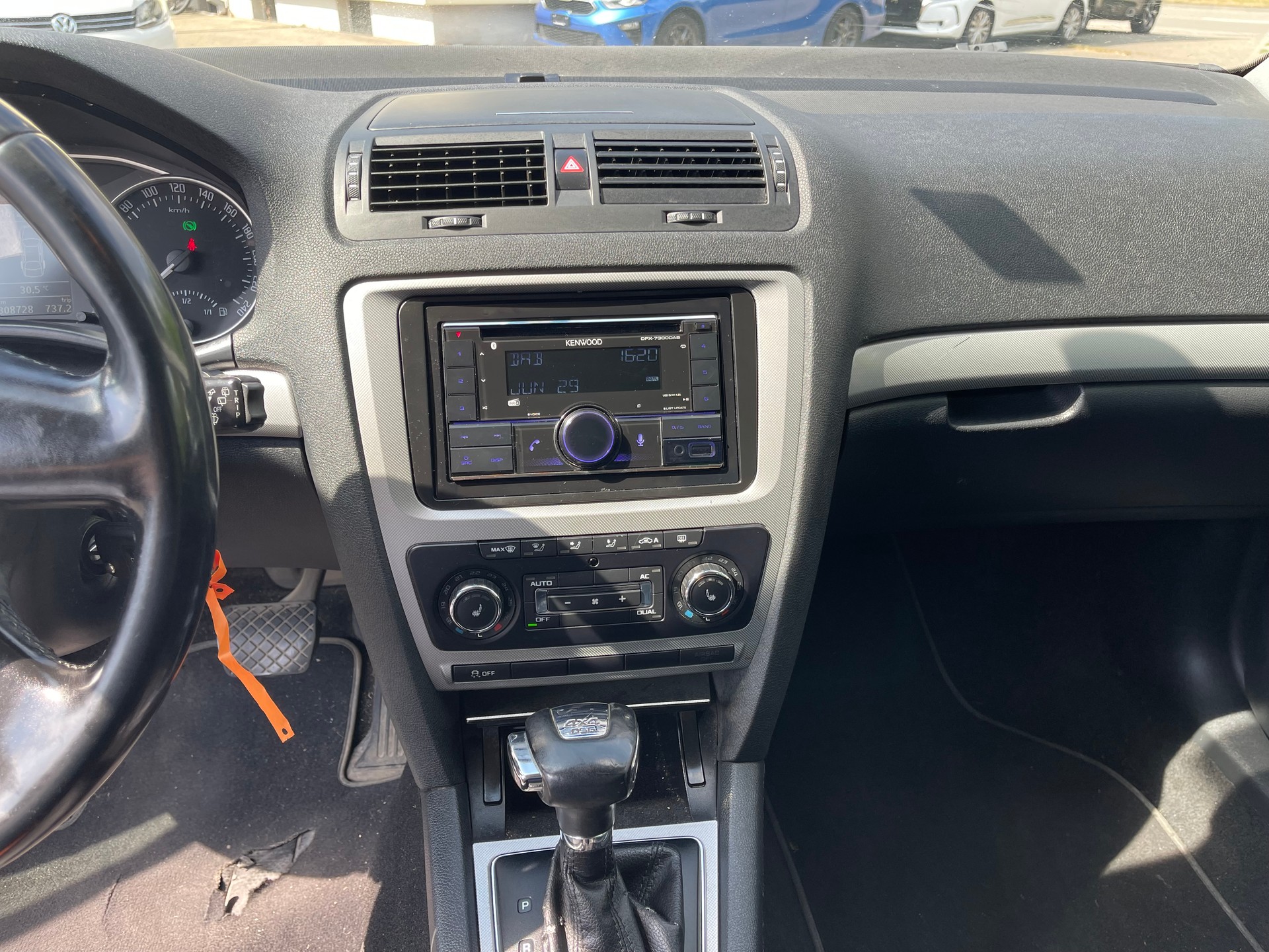 SKODA Octavia Combi 2.0 TDI Laurin & Klement 4x4 DSG-image-9