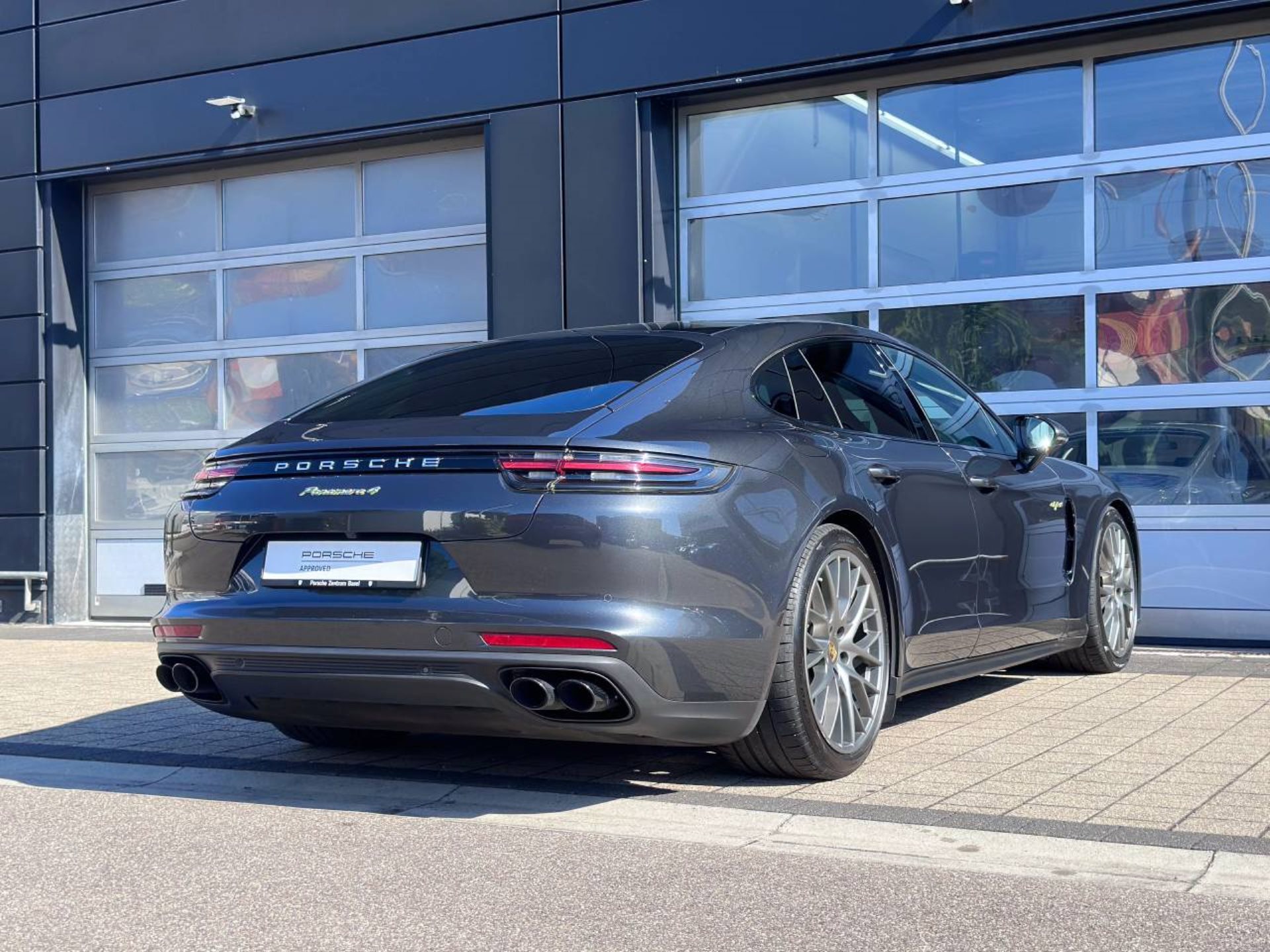 PORSCHE Panamera 4 E-Hybrid-image-10