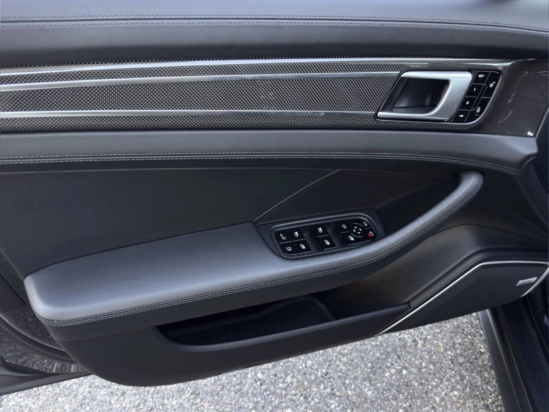 PORSCHE Panamera 4 E-Hybrid-image-21