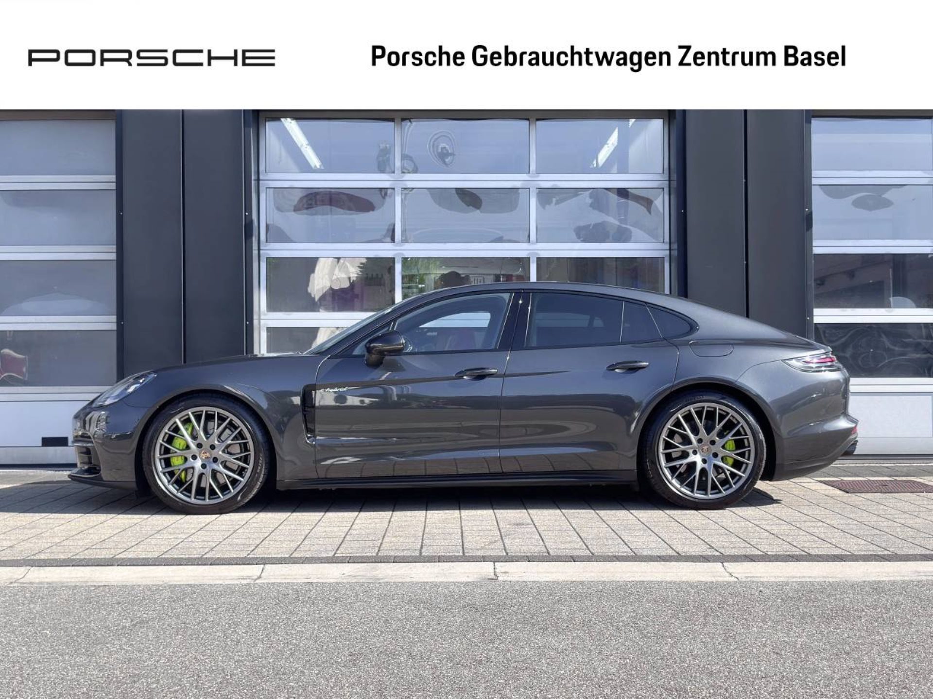 PORSCHE Panamera 4 E-Hybrid-showroom-element-1