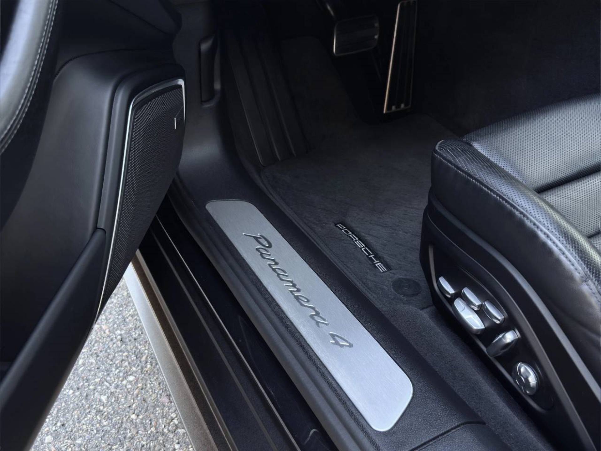 PORSCHE Panamera 4 E-Hybrid-image-19