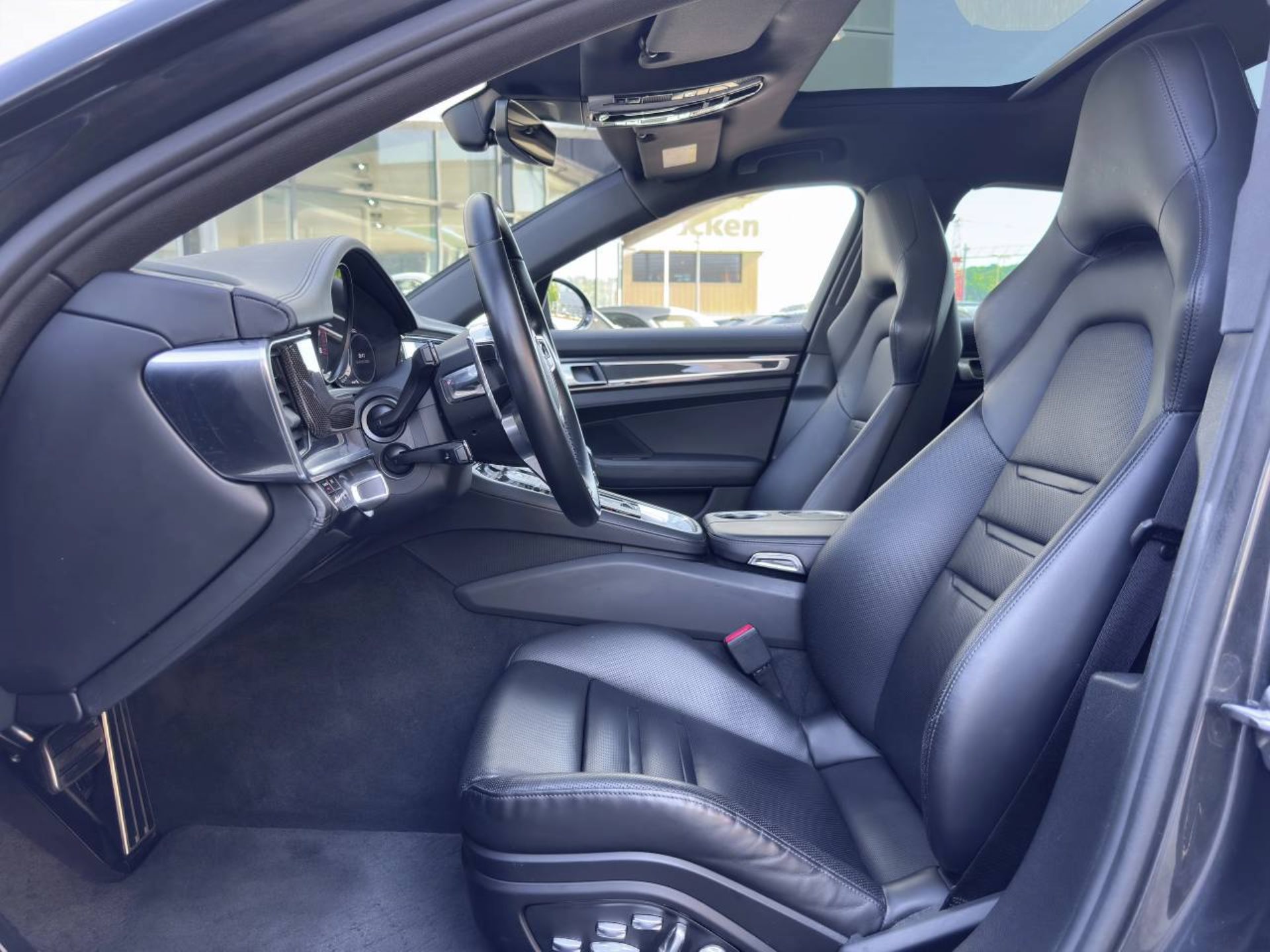 PORSCHE Panamera 4 E-Hybrid-image-13