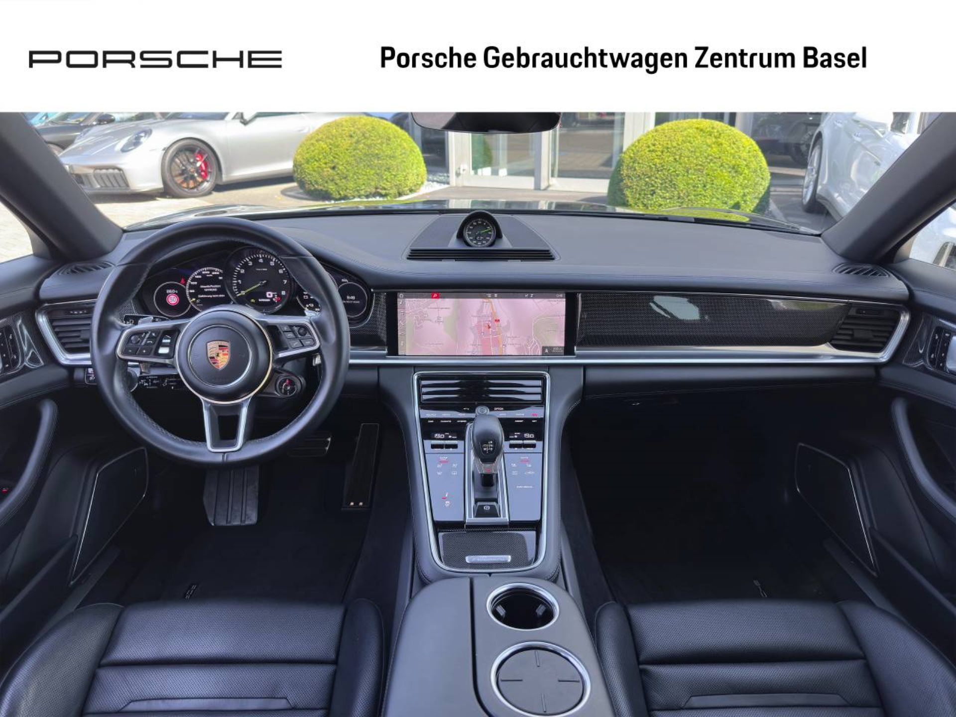 PORSCHE Panamera 4 E-Hybrid-showroom-element-3