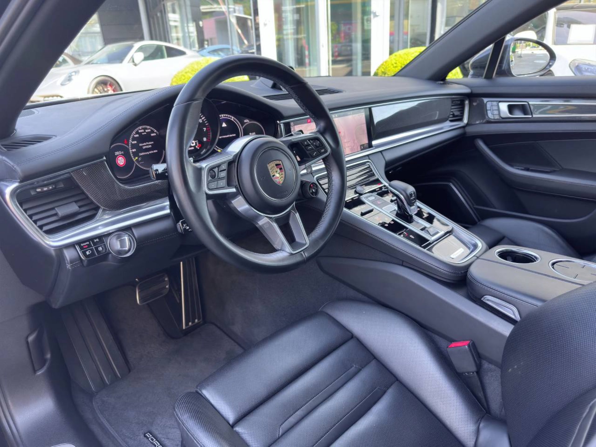 PORSCHE Panamera 4 E-Hybrid-image-4
