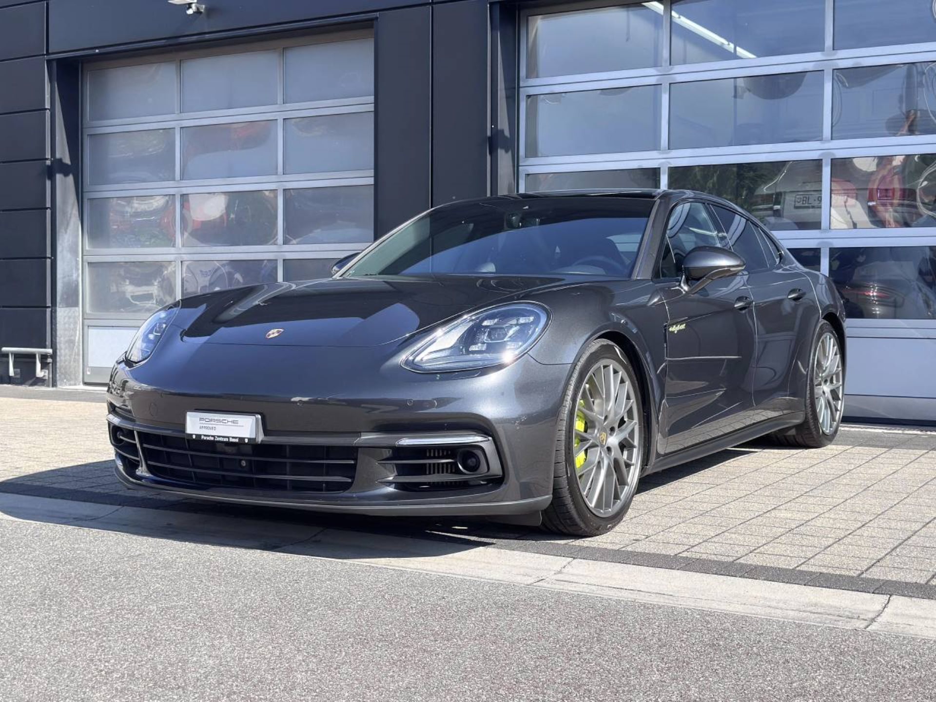 PORSCHE Panamera 4 E-Hybrid-image-9
