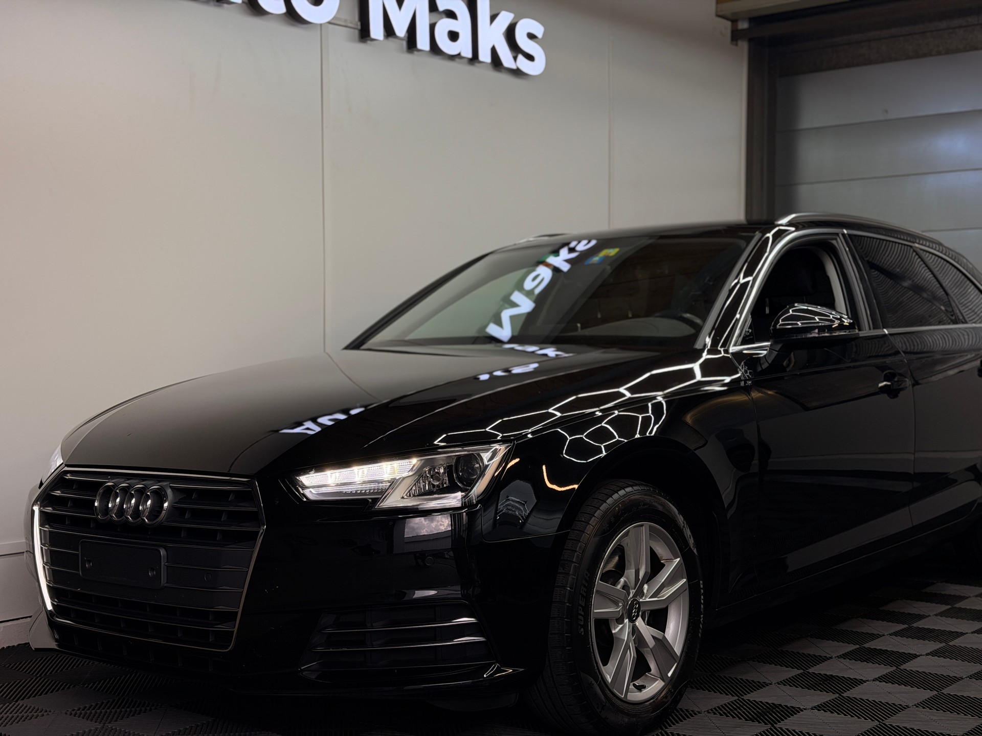 AUDI A4 Avant 2.0 TDI Design S-tronic-image-3
