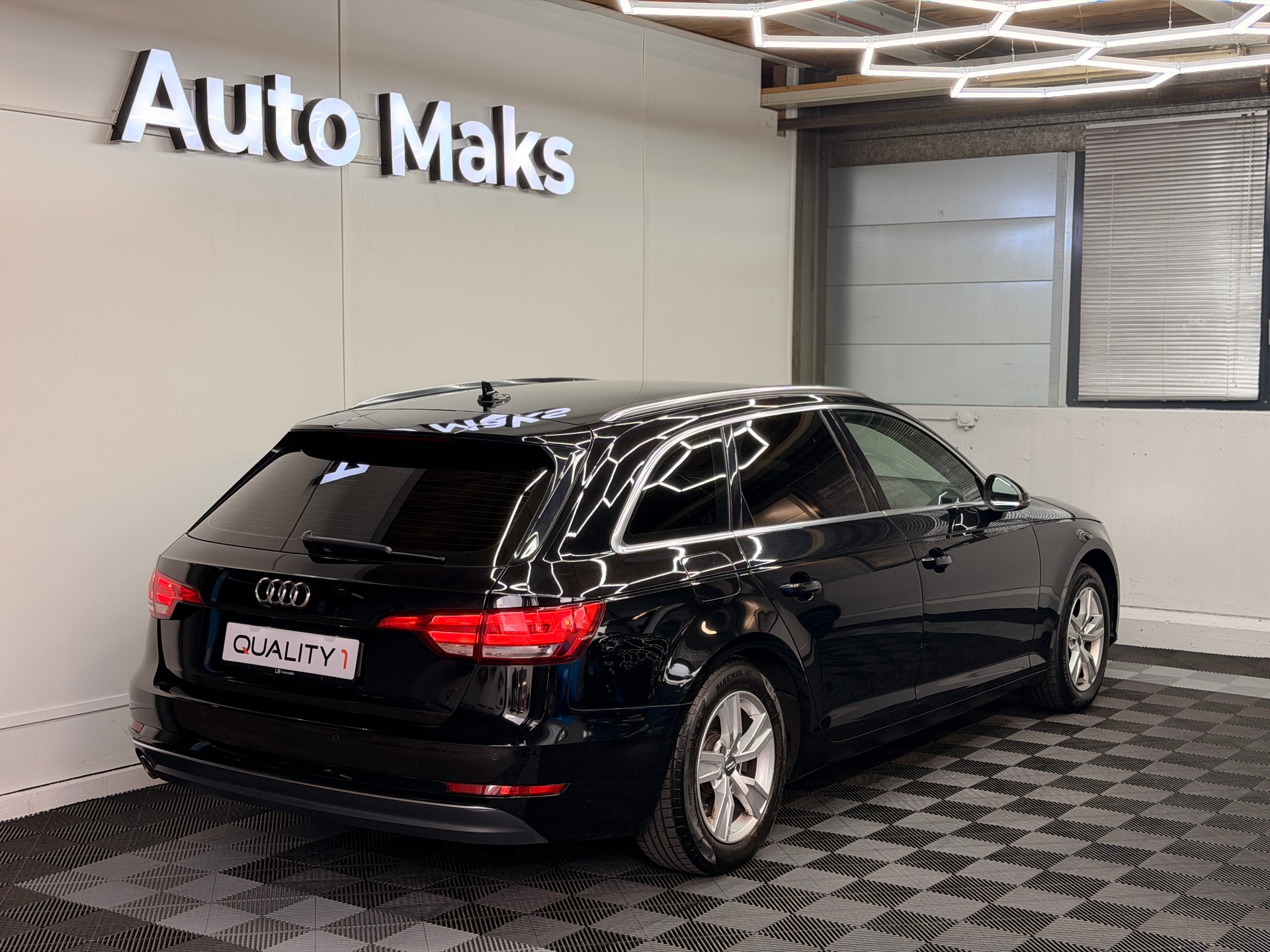 AUDI A4 Avant 2.0 TDI Design S-tronic-image-1