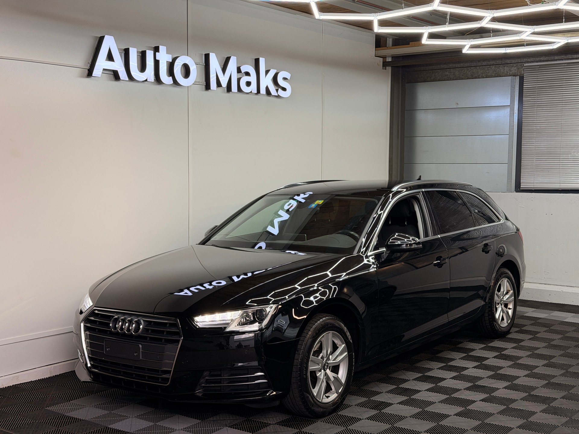 AUDI A4 Avant 2.0 TDI Design S-tronic-image-0