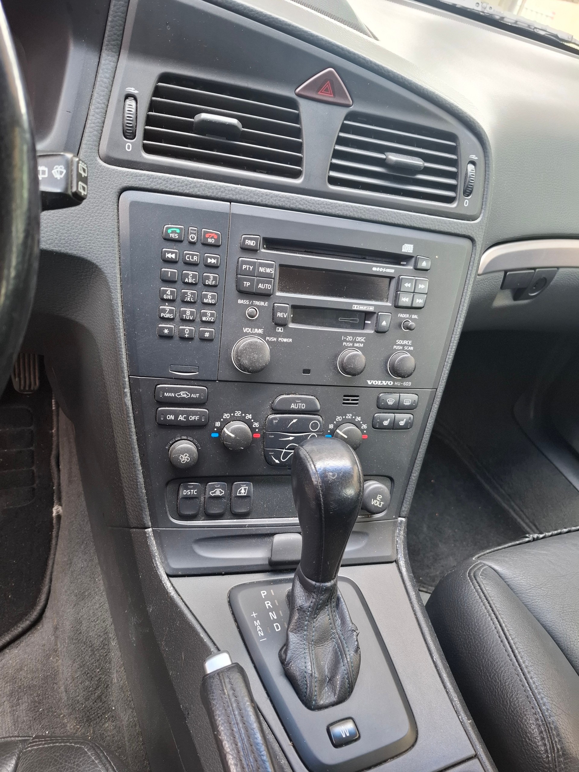 VOLVO V70-image-6