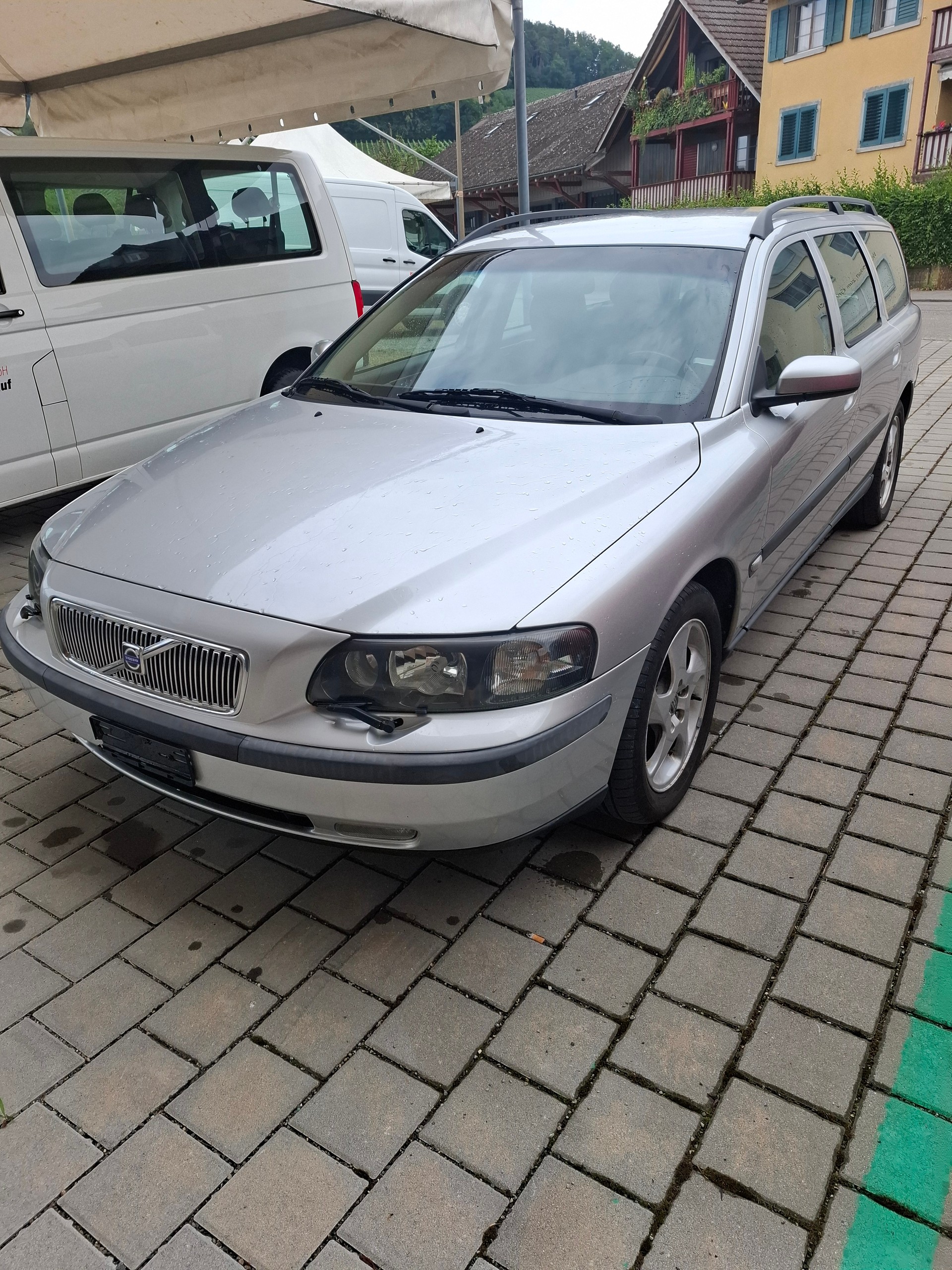 VOLVO V70-image-0