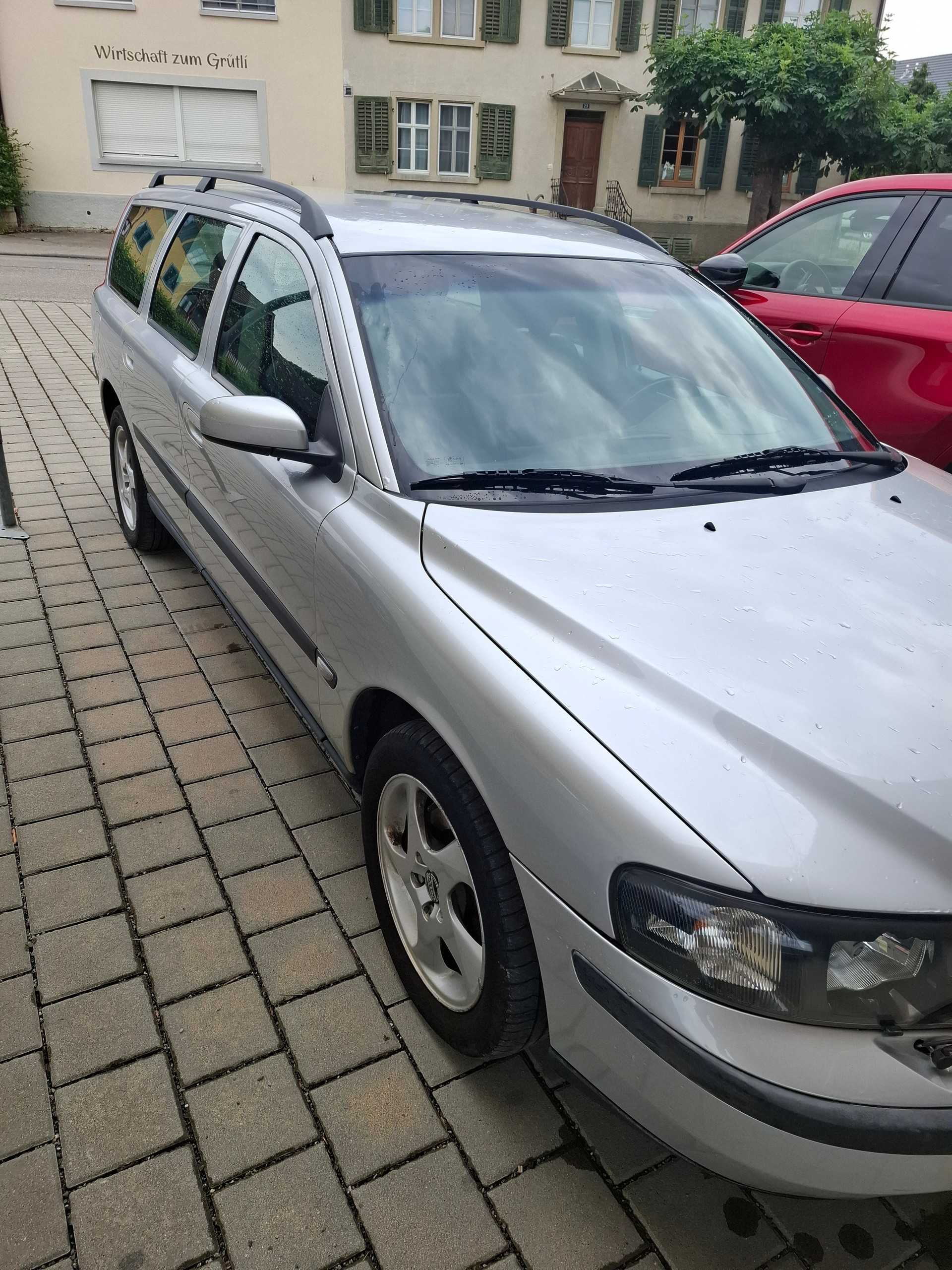 VOLVO V70-image-1