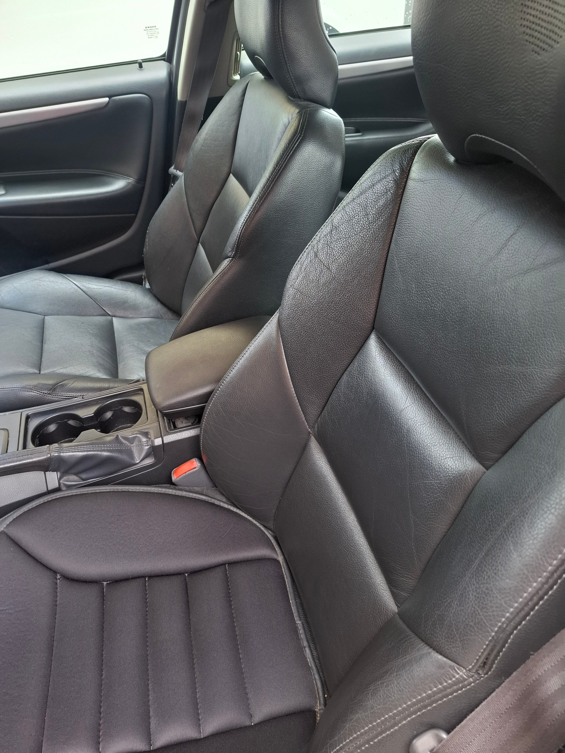 VOLVO V70-image-4