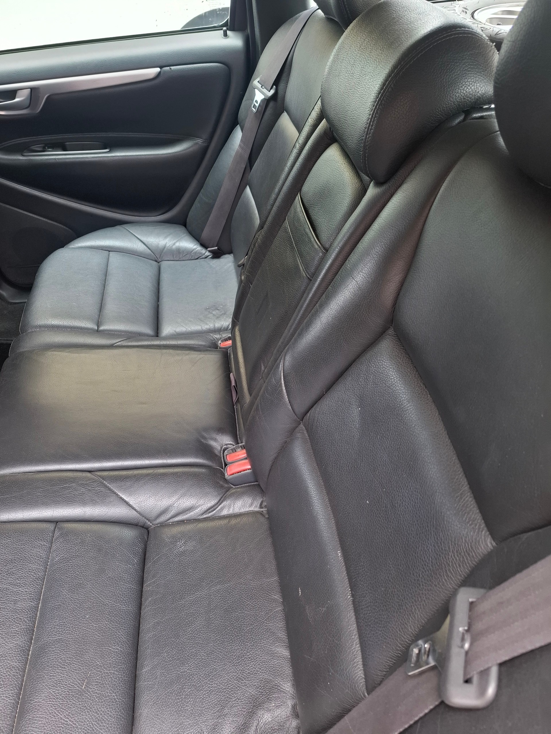 VOLVO V70-image-5