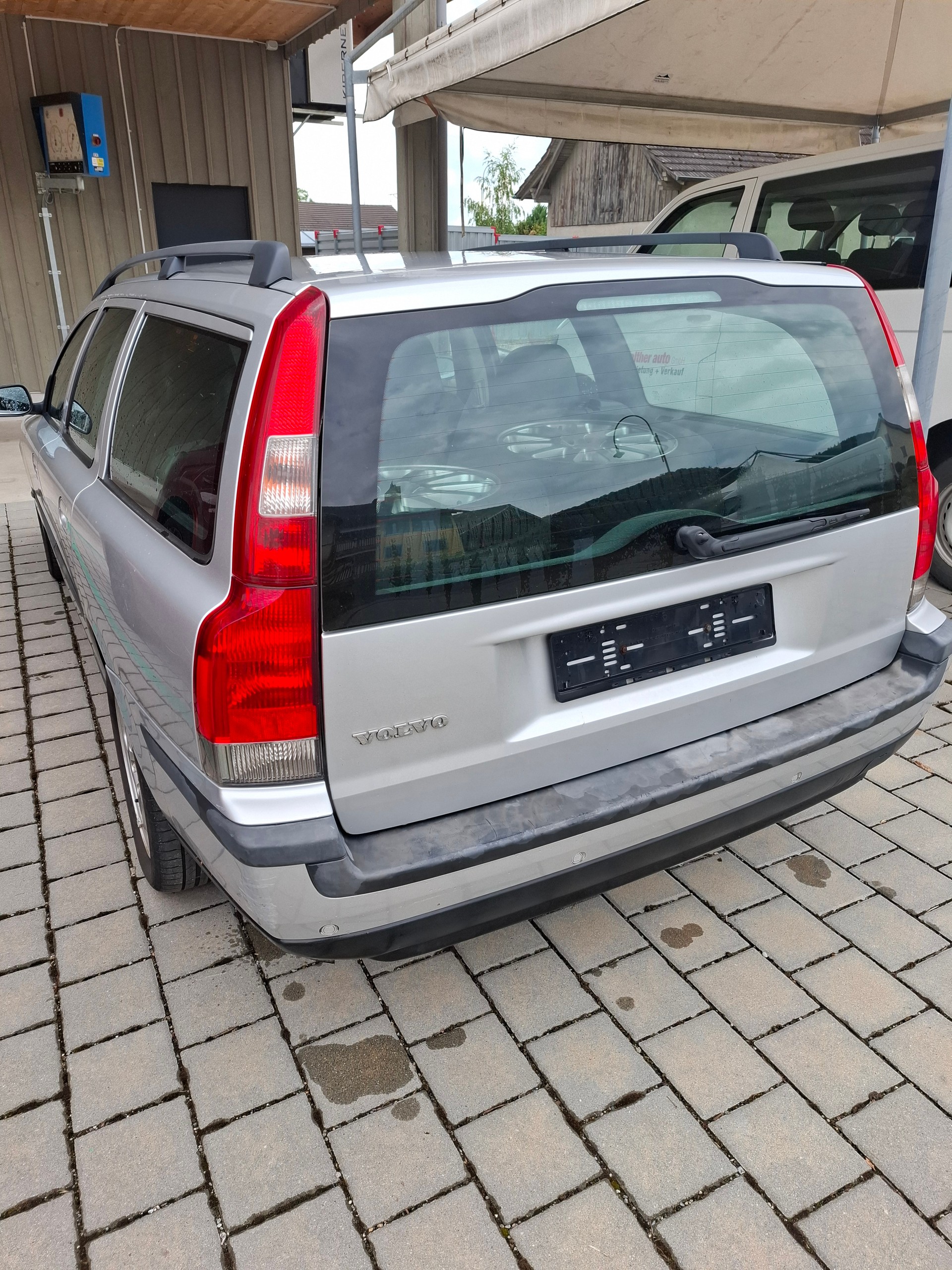 VOLVO V70-image-2