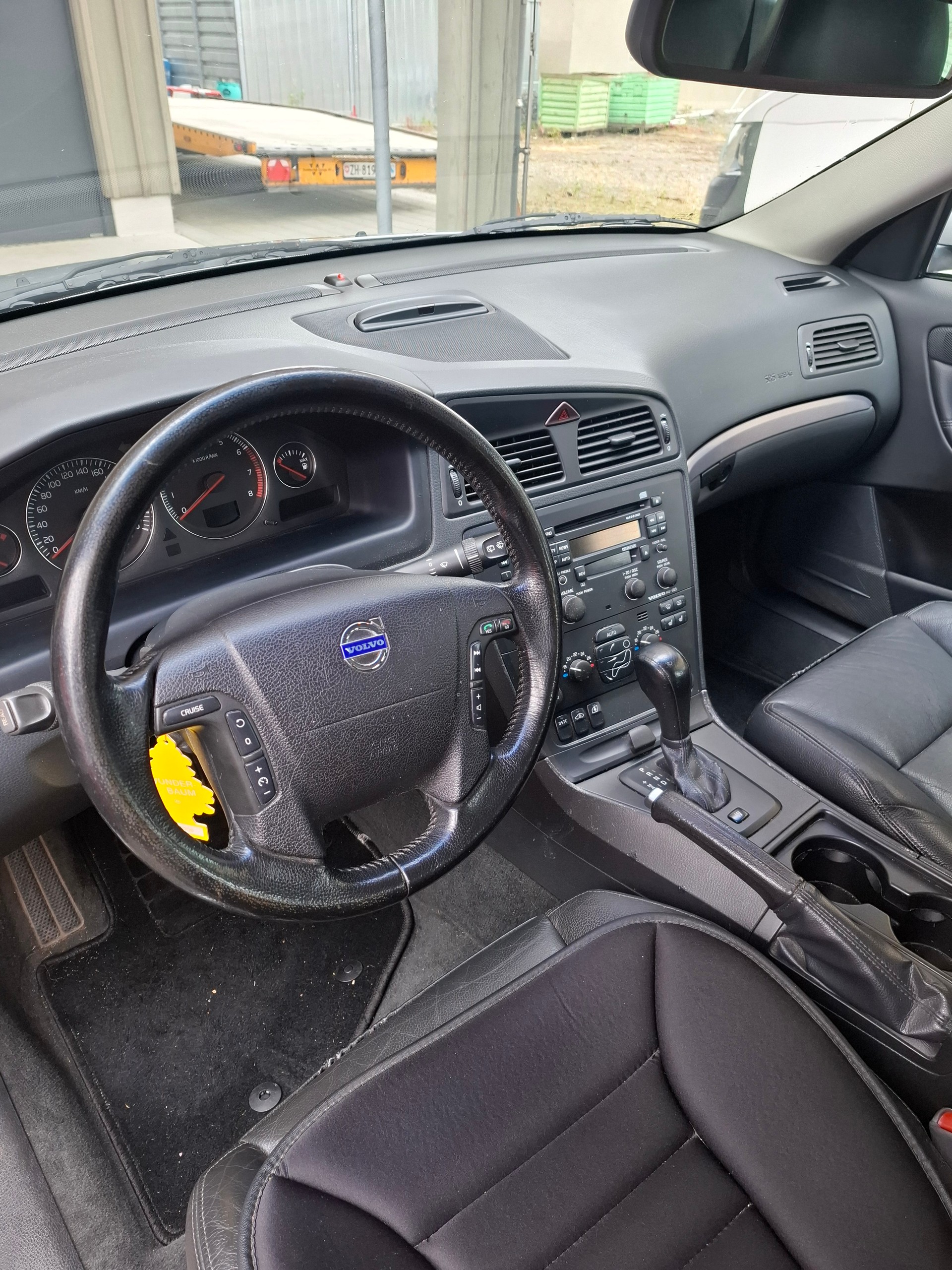 VOLVO V70-image-3