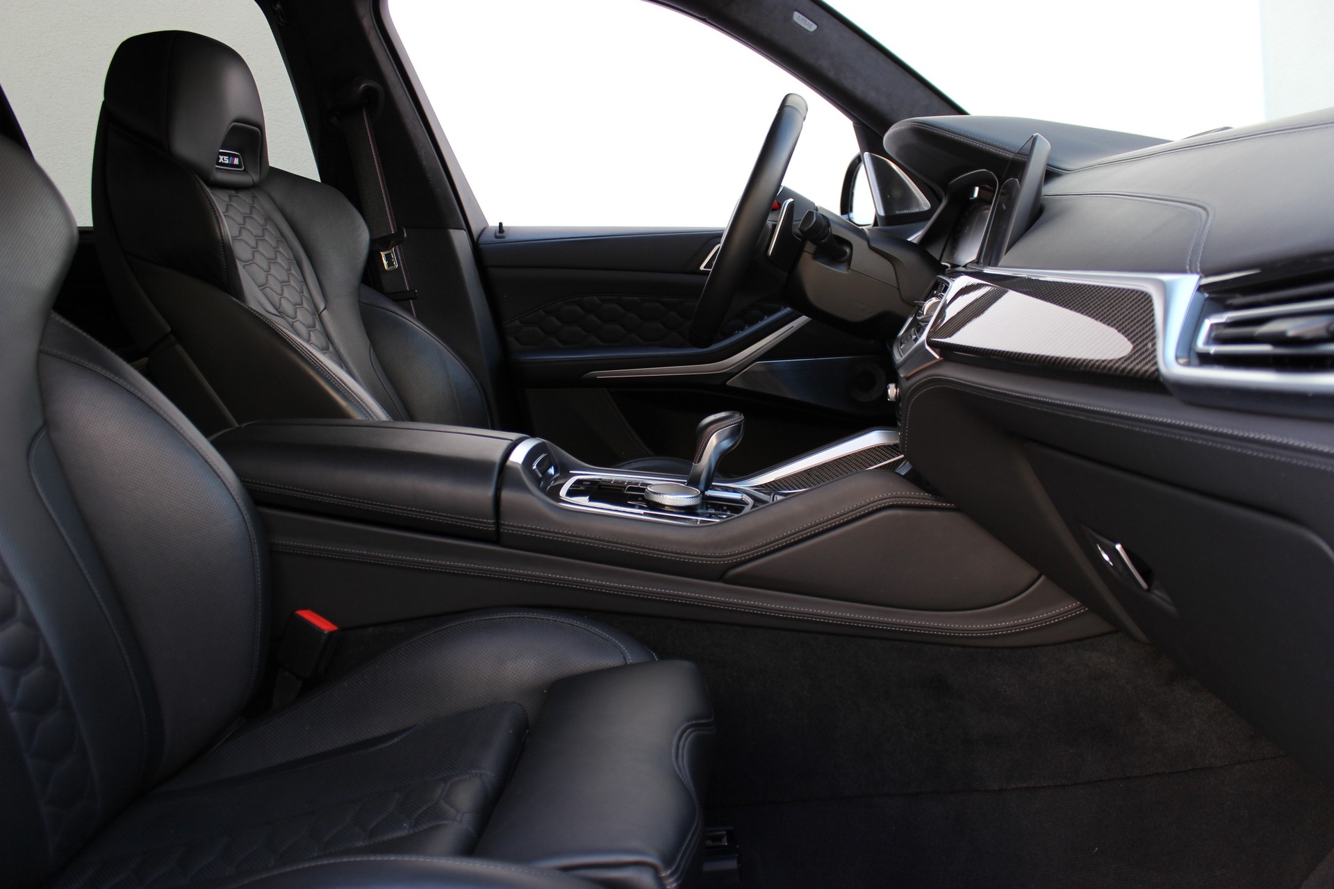 BMW X5M Competition Individual TANSANITBLAU *BOWERS & WILKINS*-showroom-element-3