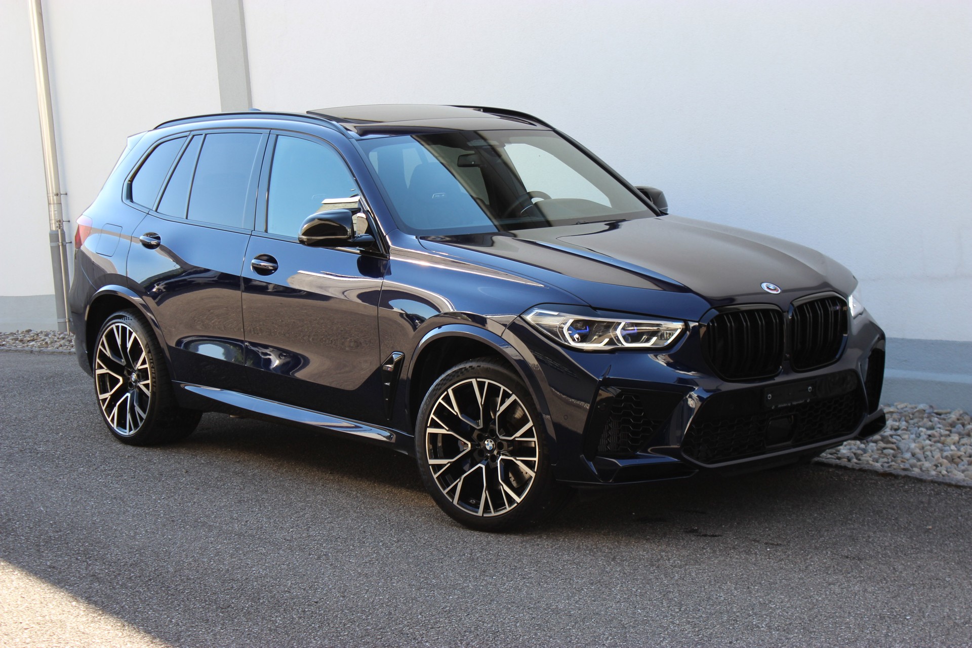BMW X5M Competition Individual TANSANITBLAU *BOWERS & WILKINS*-showroom-element-2