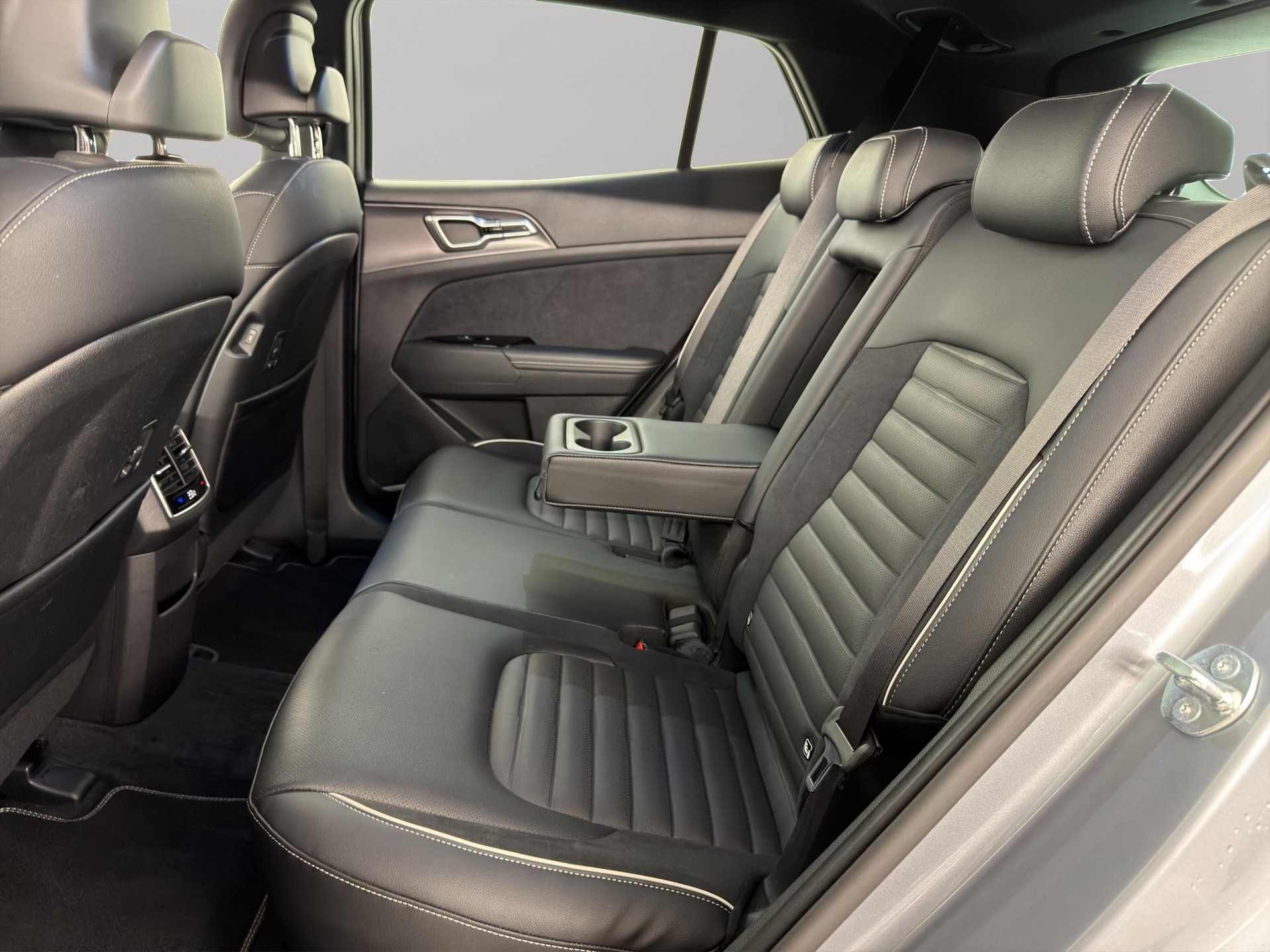 KIA Sportage 1.6 T-GDi PHEV GT-Line-image-9