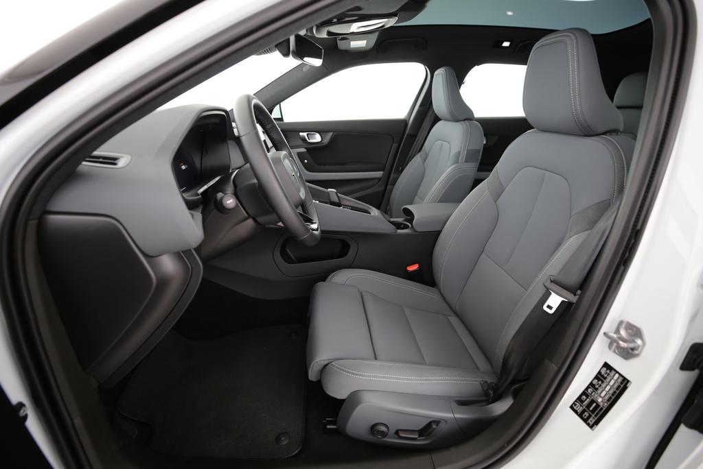 POLESTAR 2 Long Range Dual Motor-image-3
