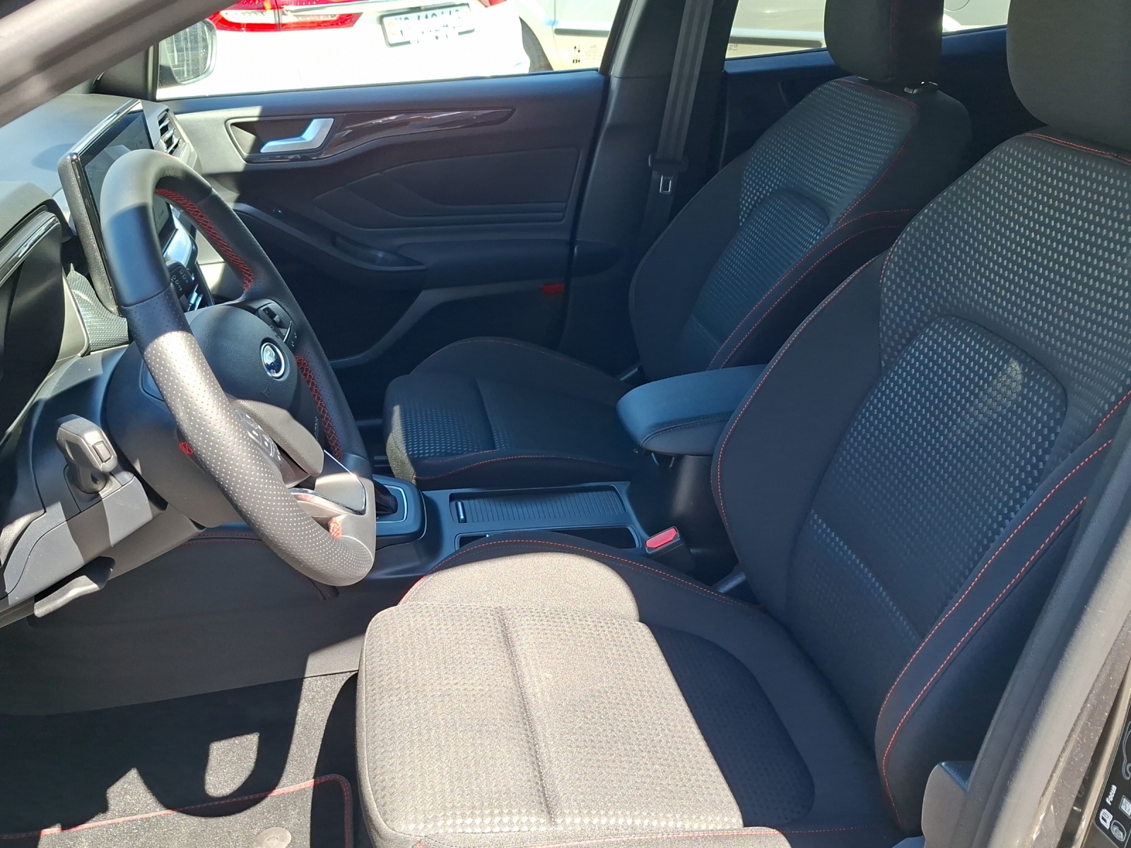 FORD Focus 1.0 MHEV Titanium X Automatique-image-4