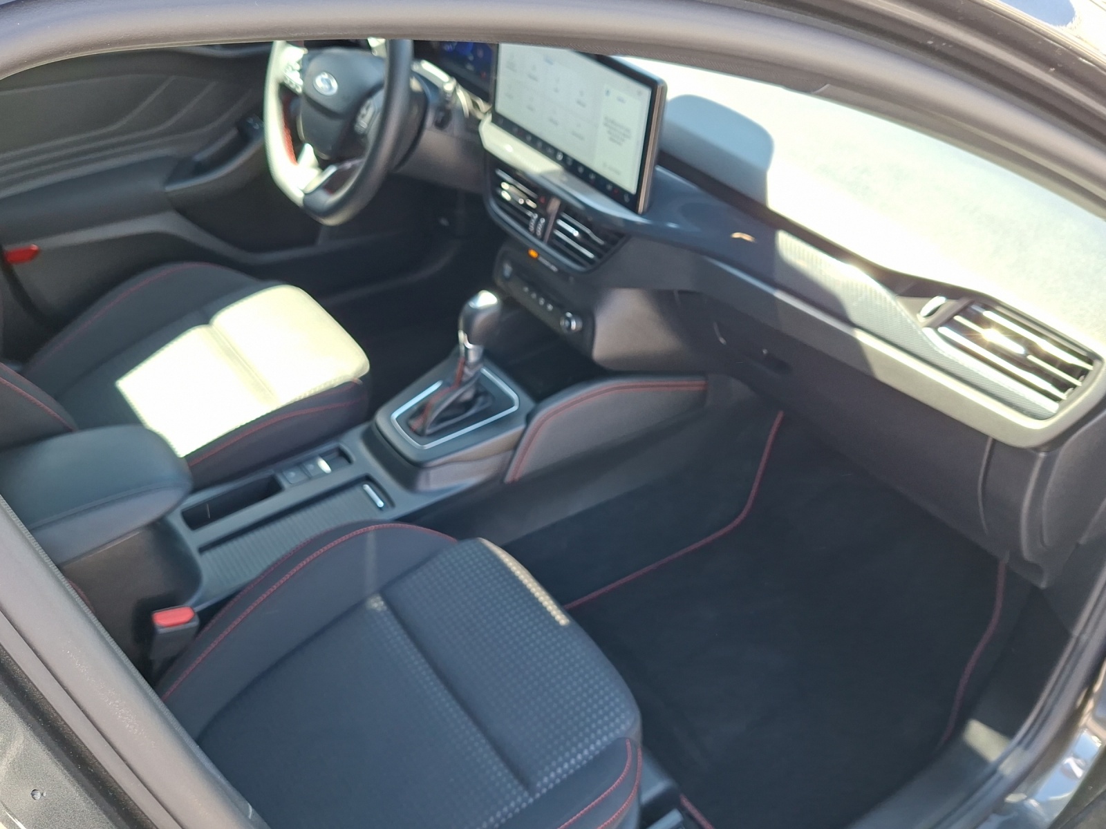 FORD Focus 1.0 MHEV Titanium X Automatique-image-9
