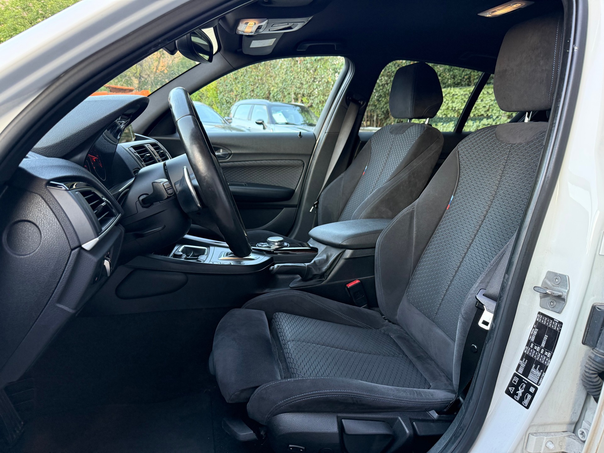 BMW 120d xDrive M Sport Steptronic-image-13