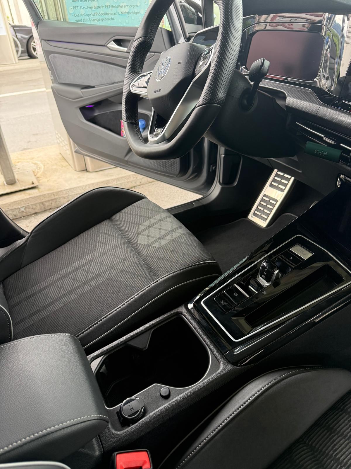 VW 2.0 TSI R-Line DSG 4motion-image-3