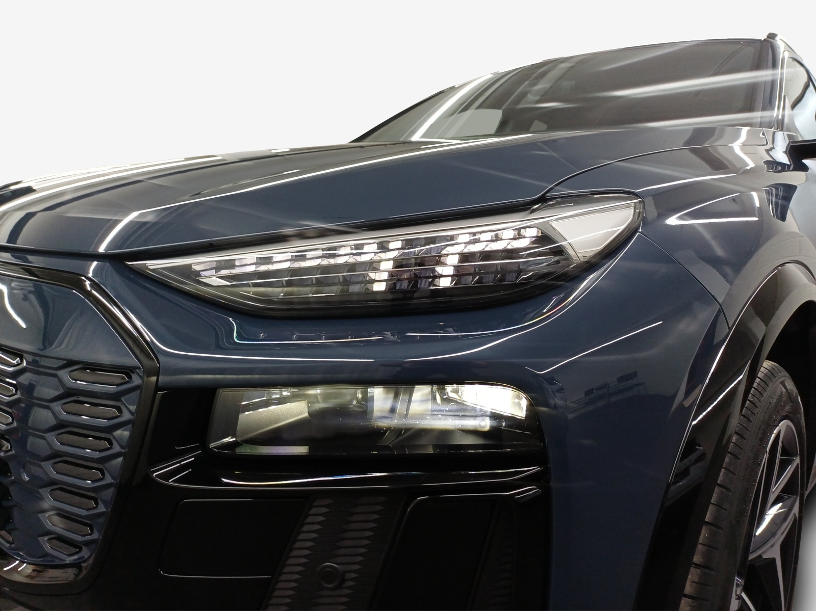 AUDI SQ6 Sportback e-tron quattro-image-15