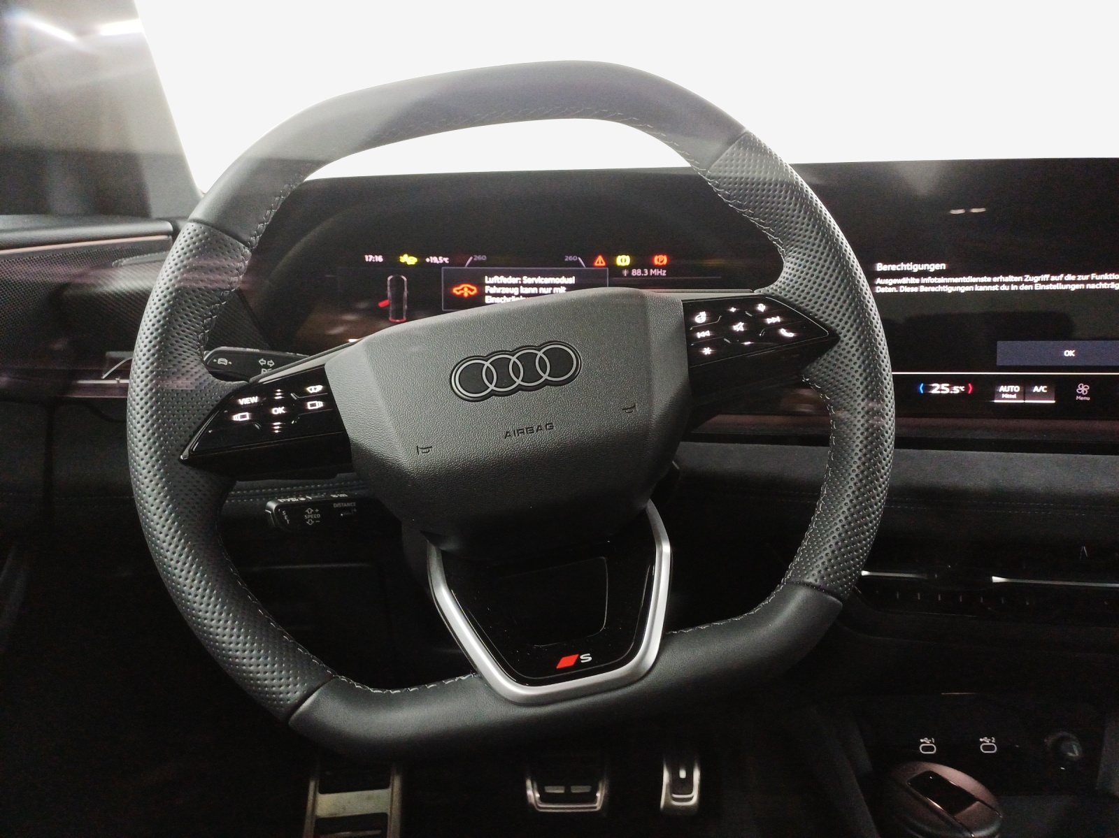AUDI SQ6 Sportback e-tron quattro-image-9