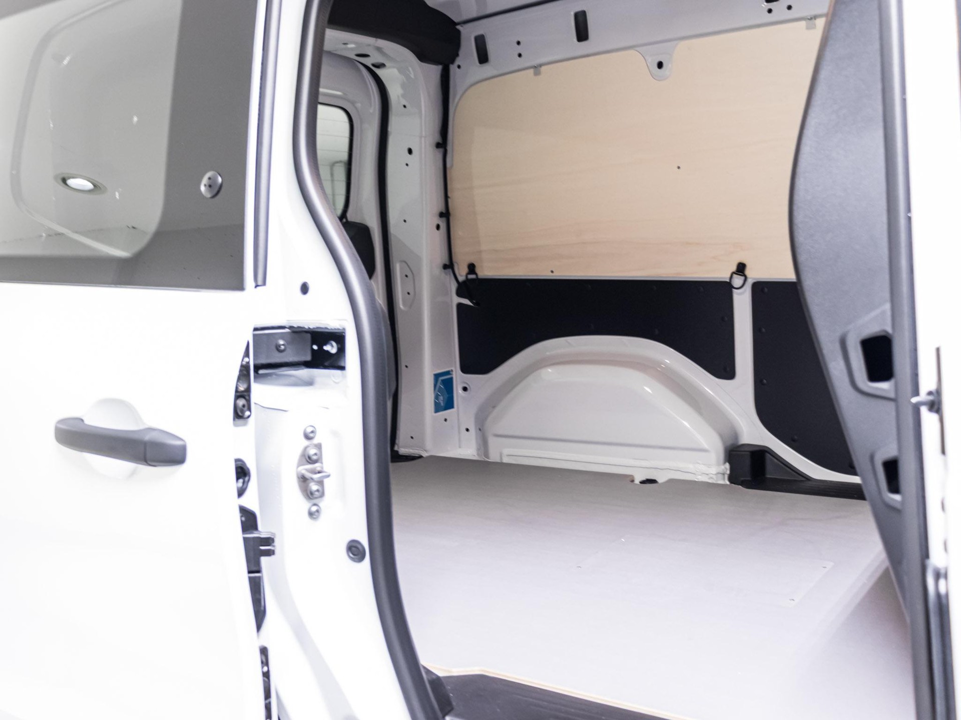 MERCEDES-BENZ eCitan Kasten BASE Standard-image-11