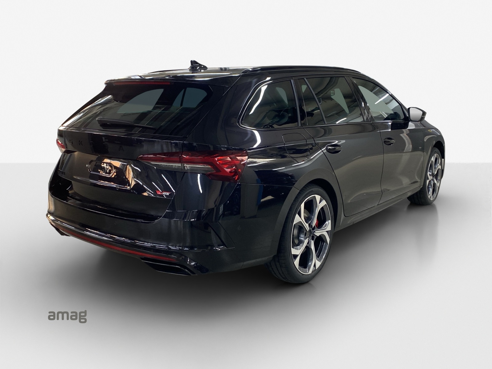SKODA Octavia Combi 2.0 TSI DSG RS 30 Years Edition-image-4
