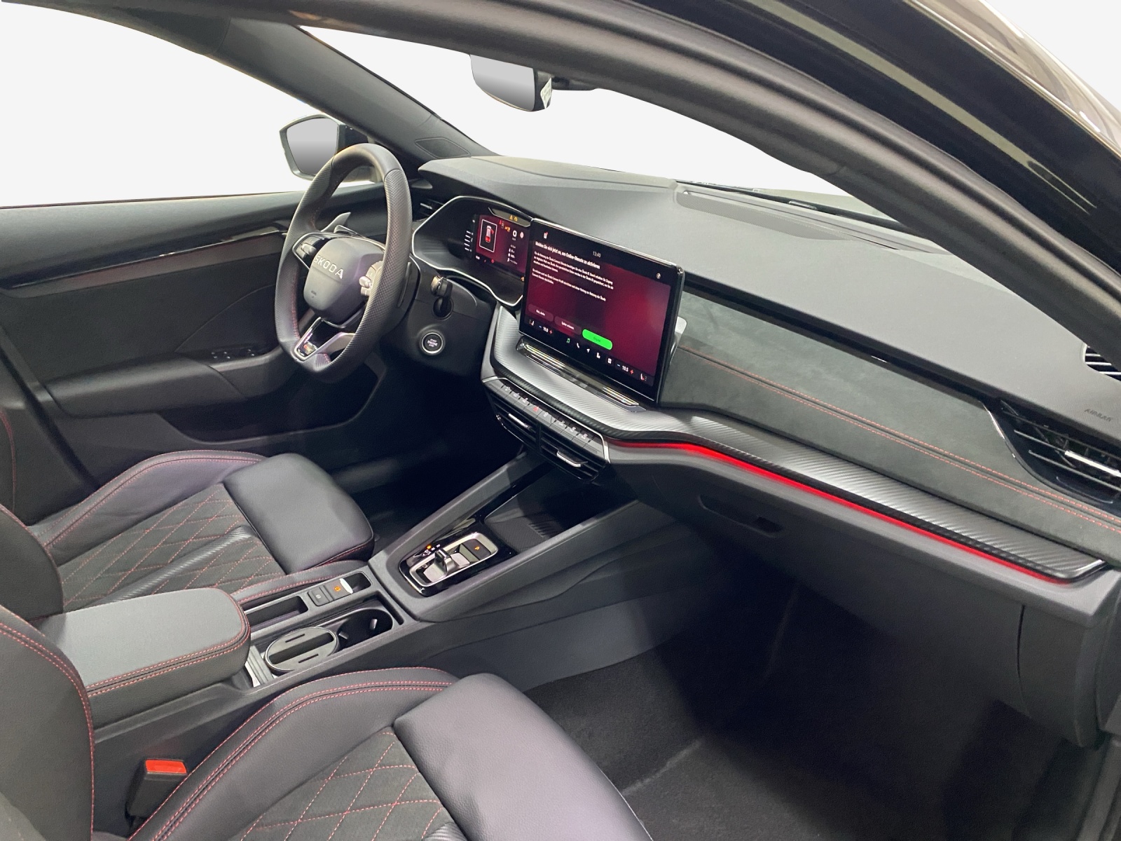 SKODA Octavia Combi 2.0 TSI DSG RS 30 Years Edition-image-13