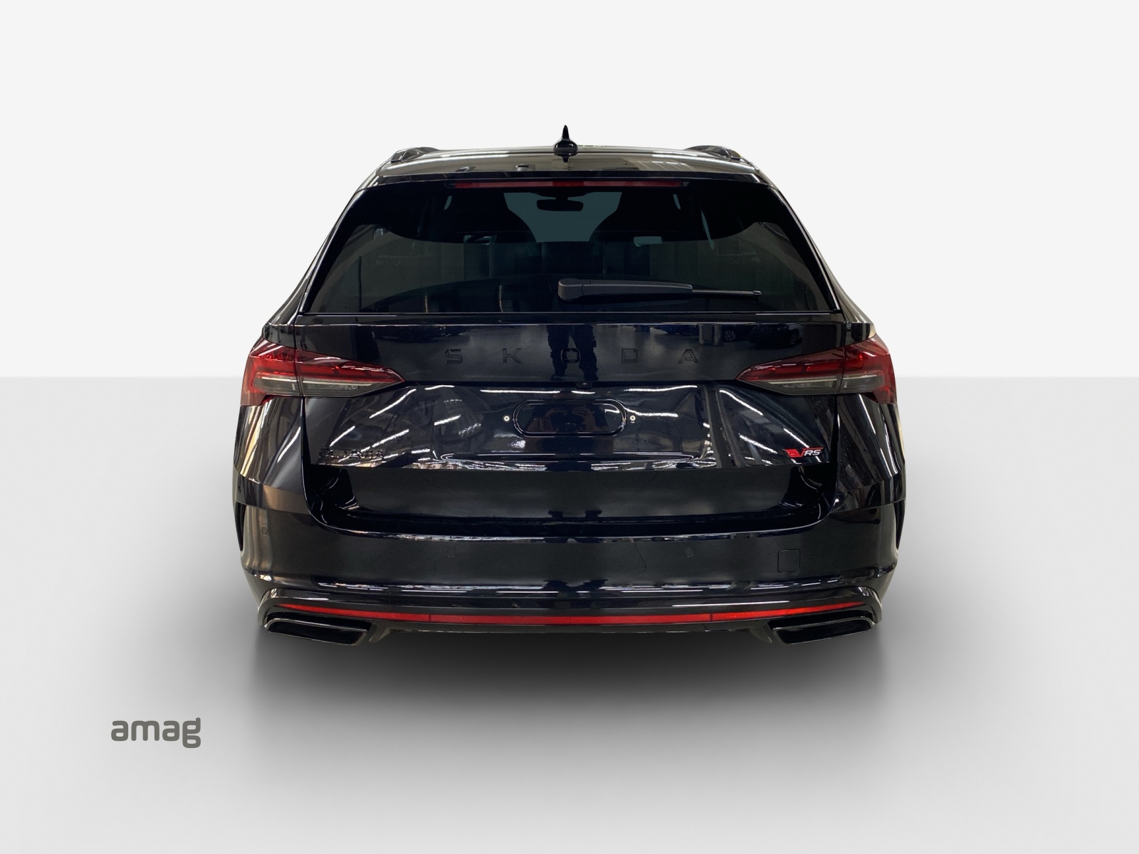 SKODA Octavia Combi 2.0 TSI DSG RS 30 Years Edition-image-3