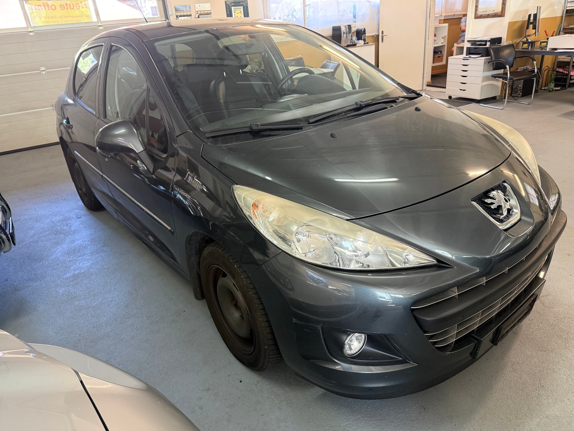 PEUGEOT 207 1.6 HDI Allure-image-2