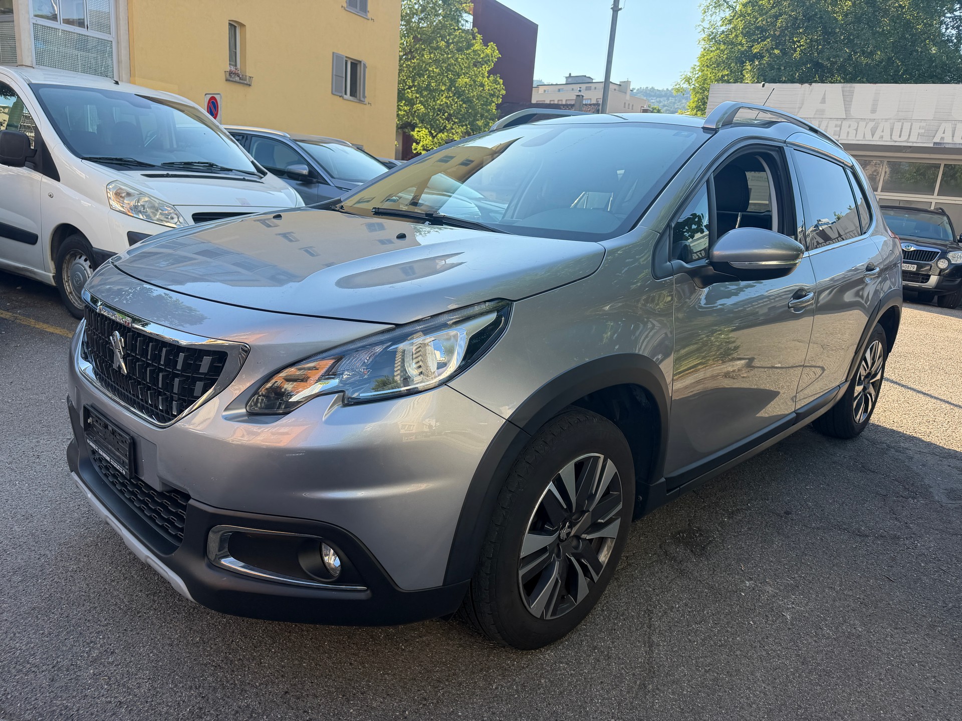 PEUGEOT 2008 1.2 PureTech Allure EAT6-image-2