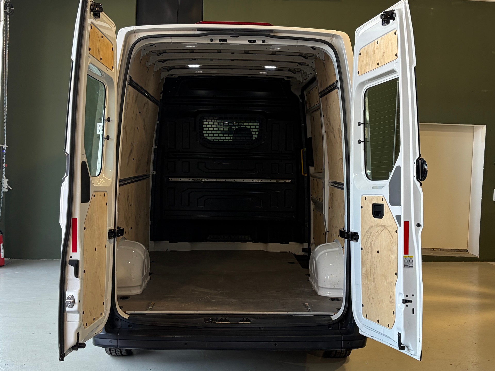VW Crafter 35 2.0 TDI L3 ***CH-Fahrzeug***-image-7