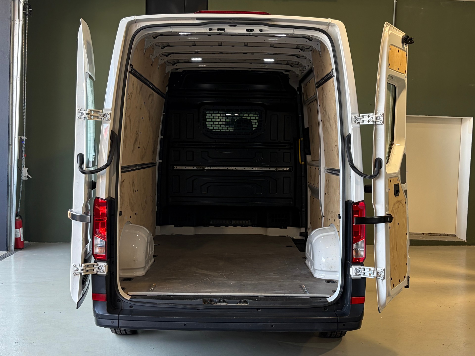 VW Crafter 35 2.0 TDI L3 ***CH-Fahrzeug***-image-11