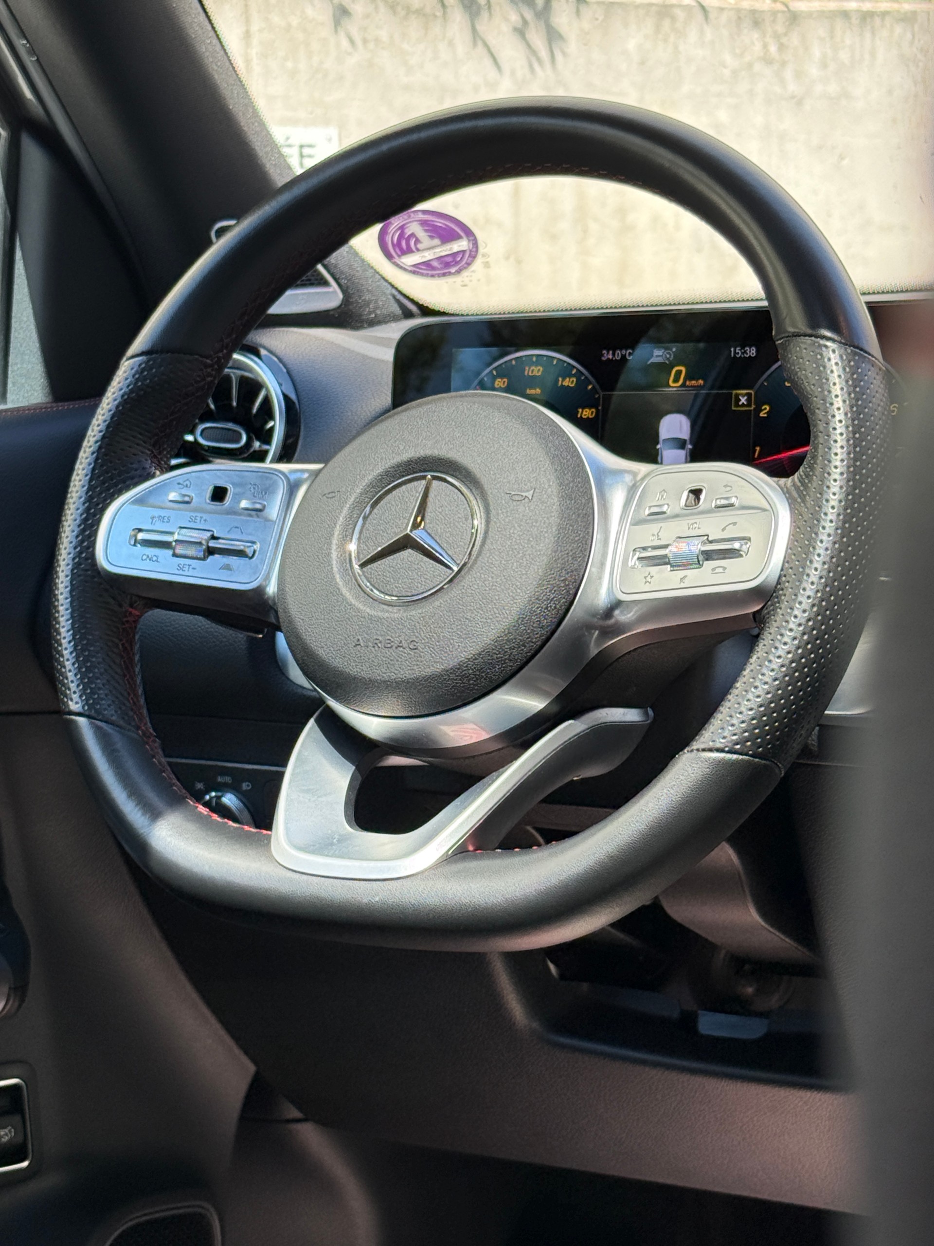 MERCEDES-BENZ GLB 250 4Matic AMG Line 8G-Tronic-image-9