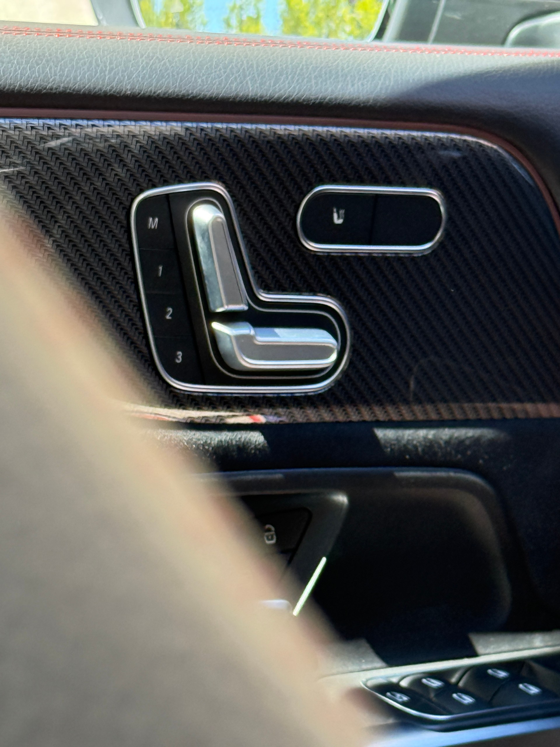 MERCEDES-BENZ GLB 250 4Matic AMG Line 8G-Tronic-image-12